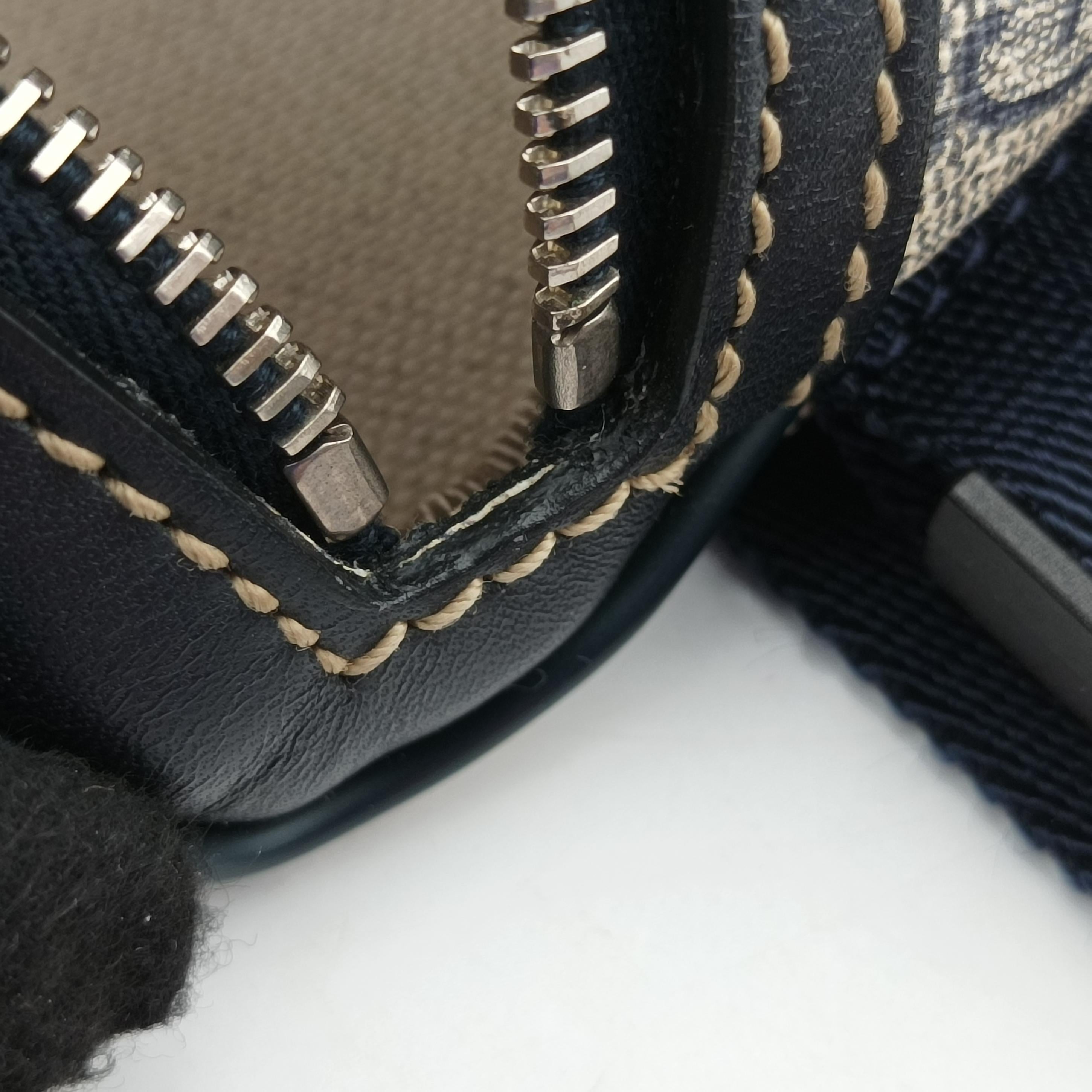 Pre-owned Gucci GG Supreme BeigeｘNavy Canvas 233269 bum bag/waist bag | stylenewstar