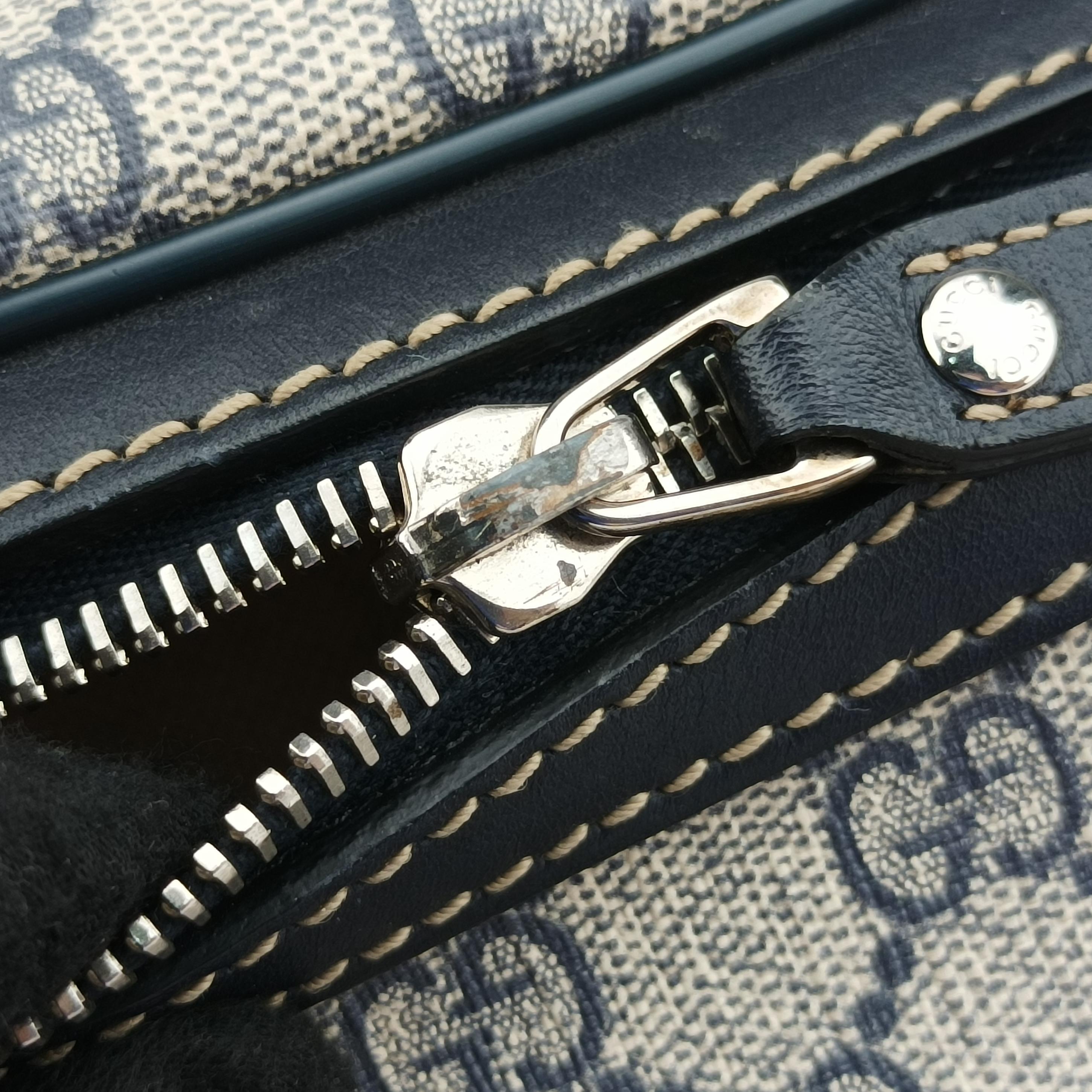 Pre-owned Gucci GG Supreme BeigeｘNavy Canvas 233269 bum bag/waist bag | stylenewstar