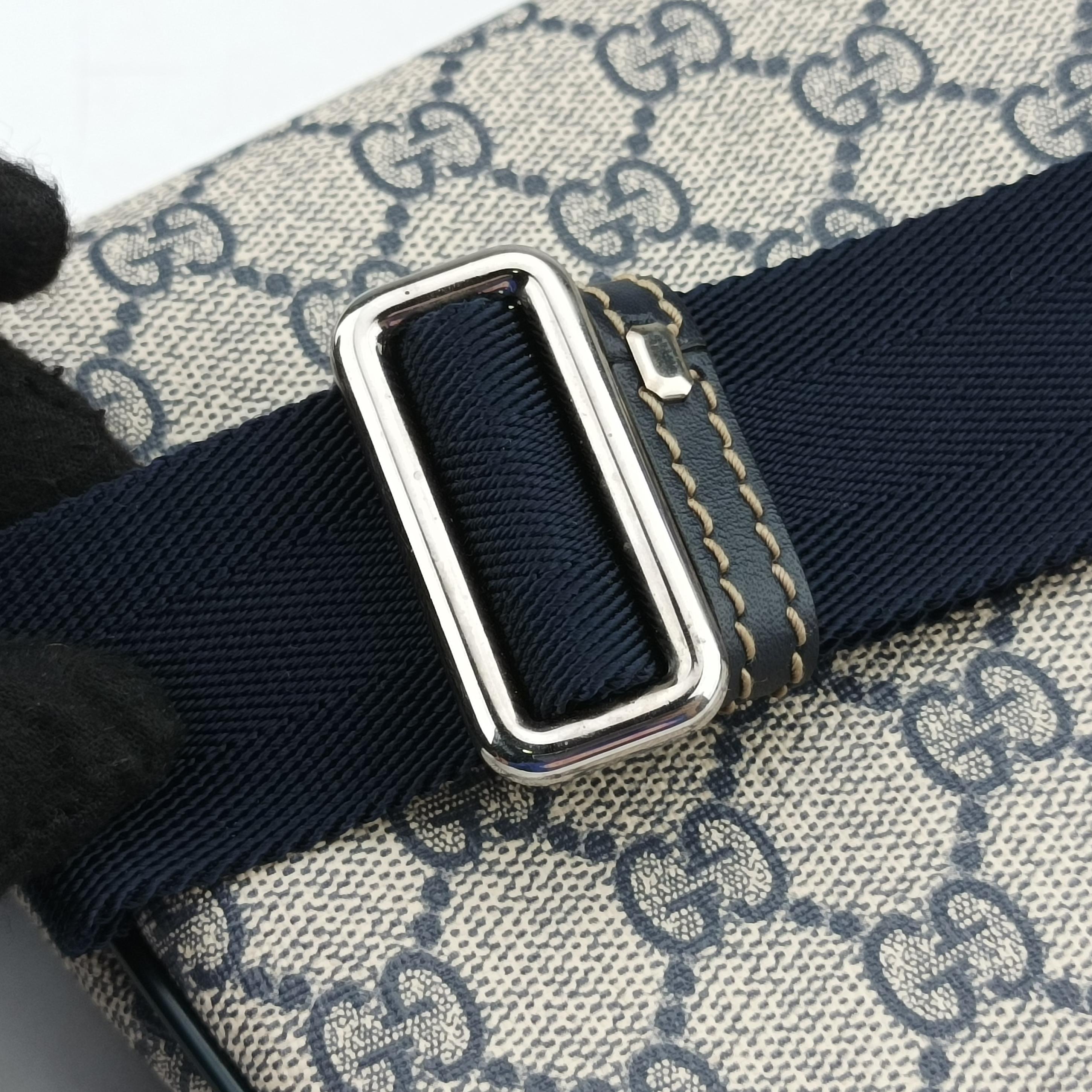 Pre-owned Gucci GG Supreme BeigeｘNavy Canvas 233269 bum bag/waist bag | stylenewstar