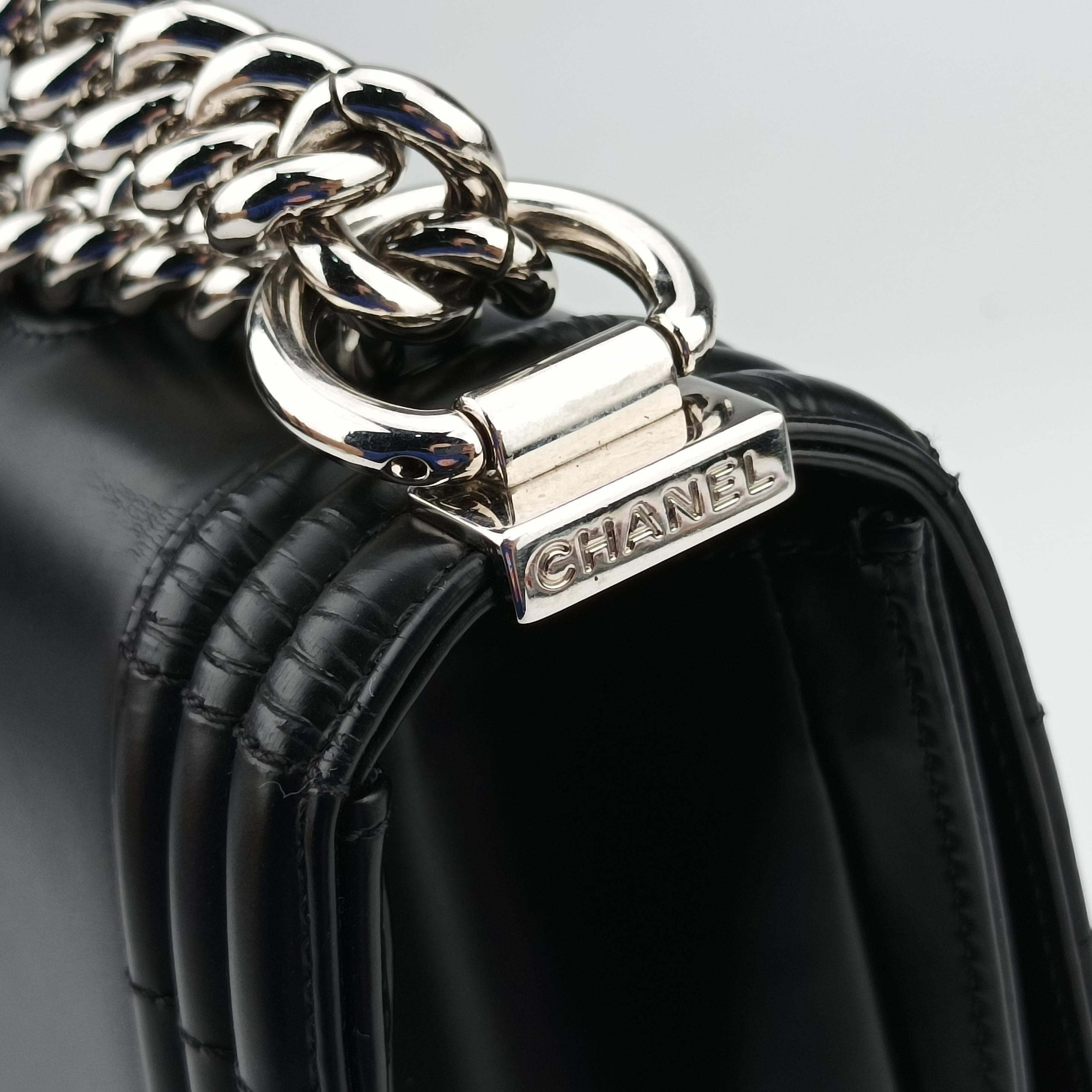 Pre-owned Chanel BOY CHANEL Black Enamel Leather A67021 shoulderbag | stylenewstar