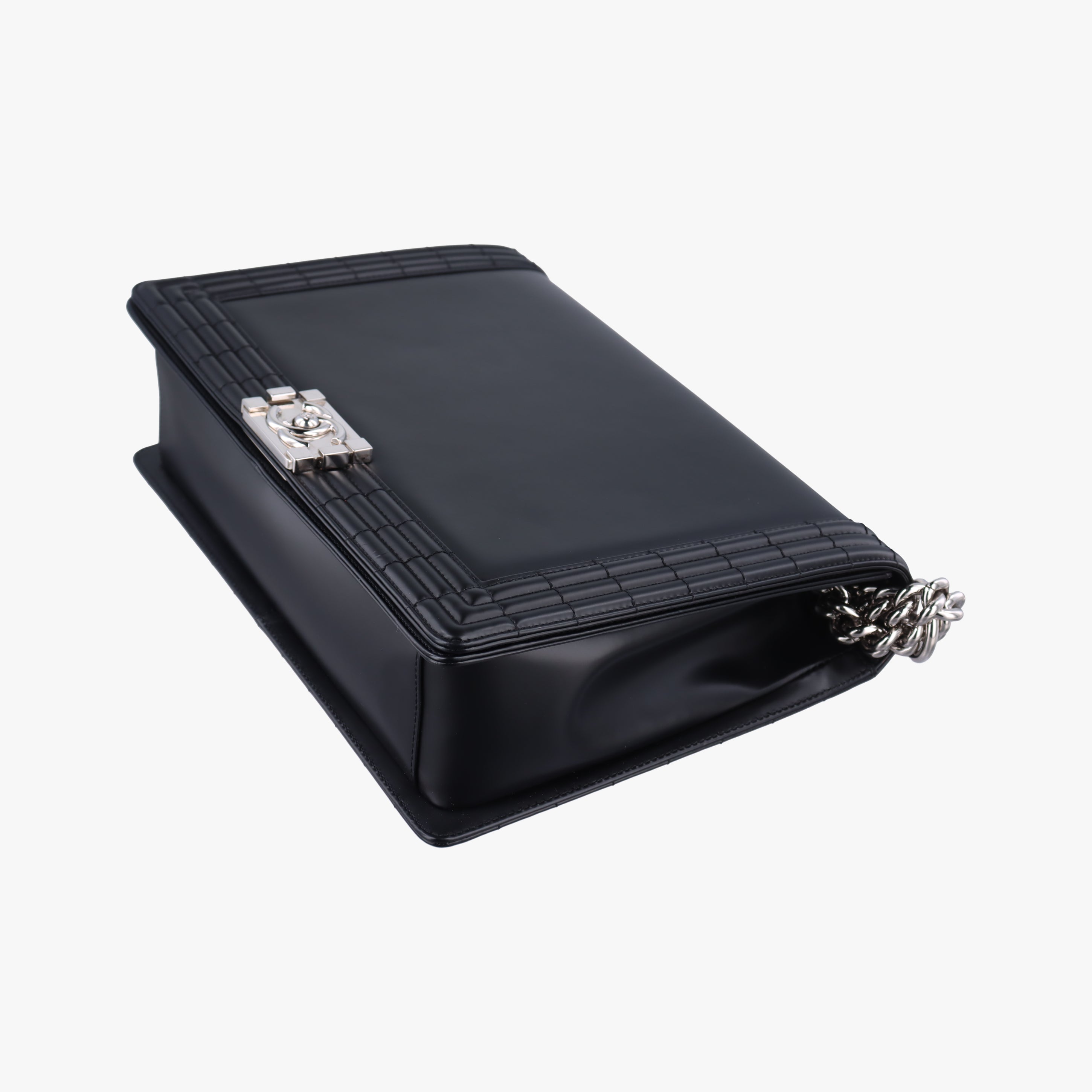 Pre-owned Chanel BOY CHANEL Black Enamel Leather A67021 shoulderbag | stylenewstar