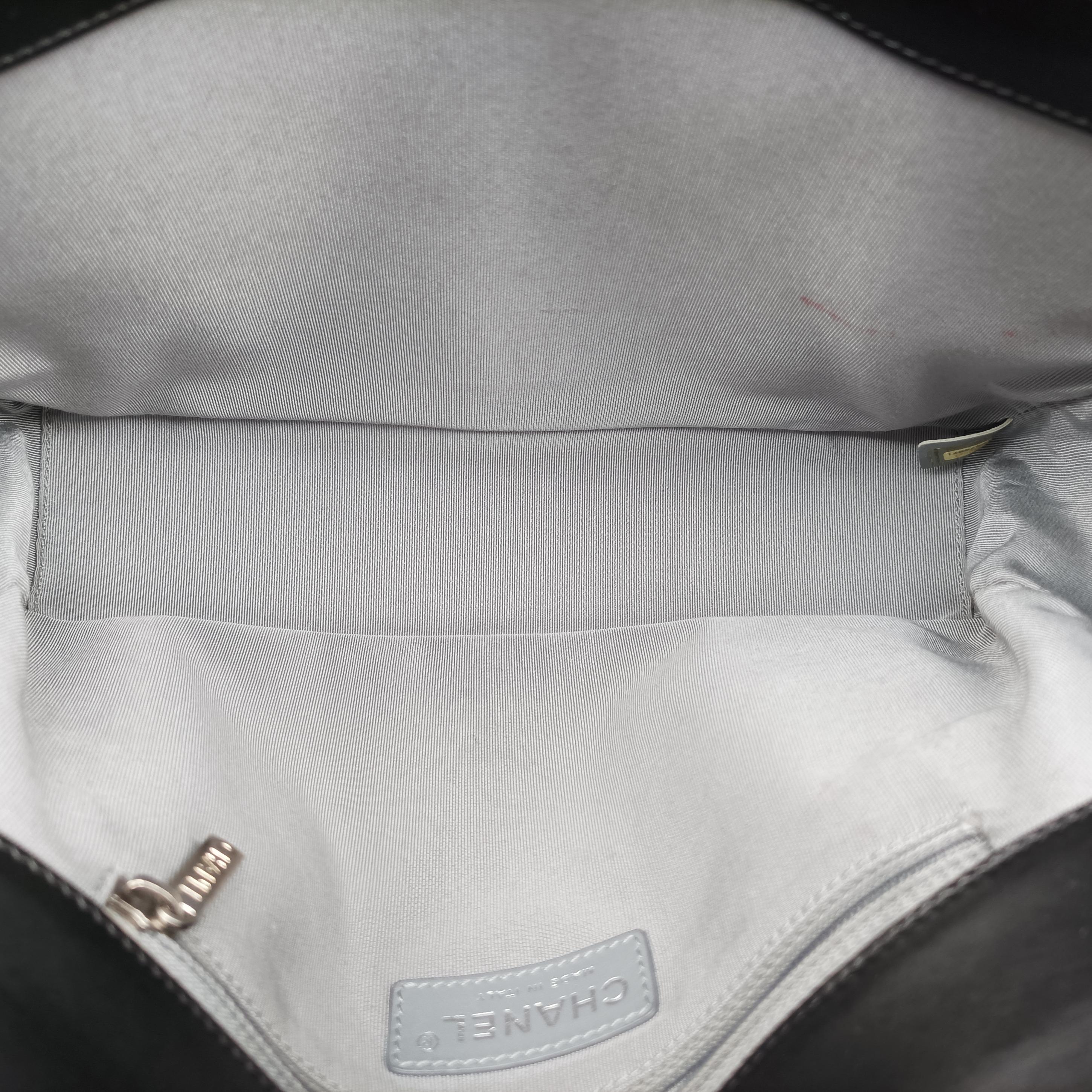 Pre-owned Chanel BOY CHANEL Black Enamel Leather A67021 shoulderbag | stylenewstar