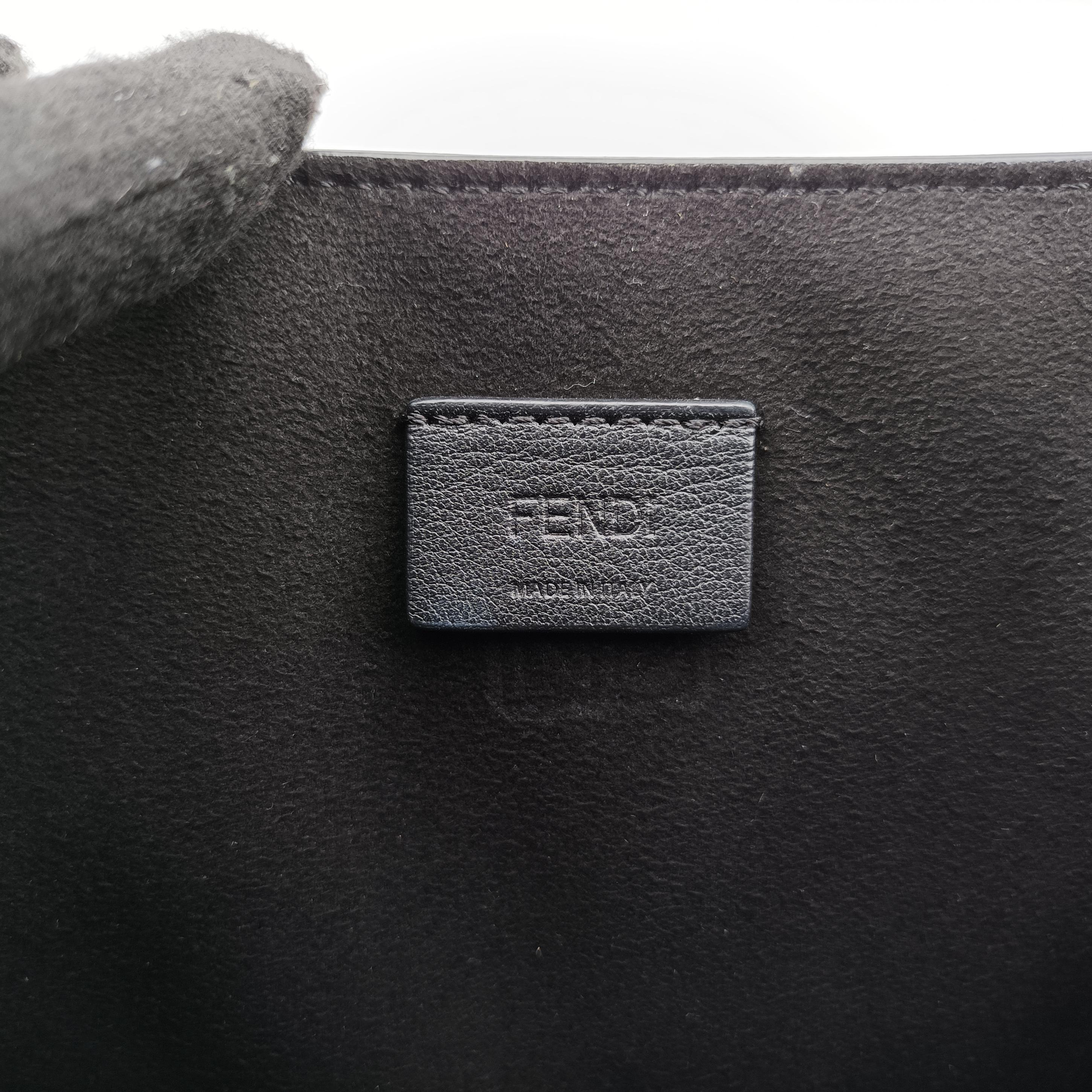 Pre-owned Fendi Fab Black Leather 8BT326 shoulderbag | stylenewstar