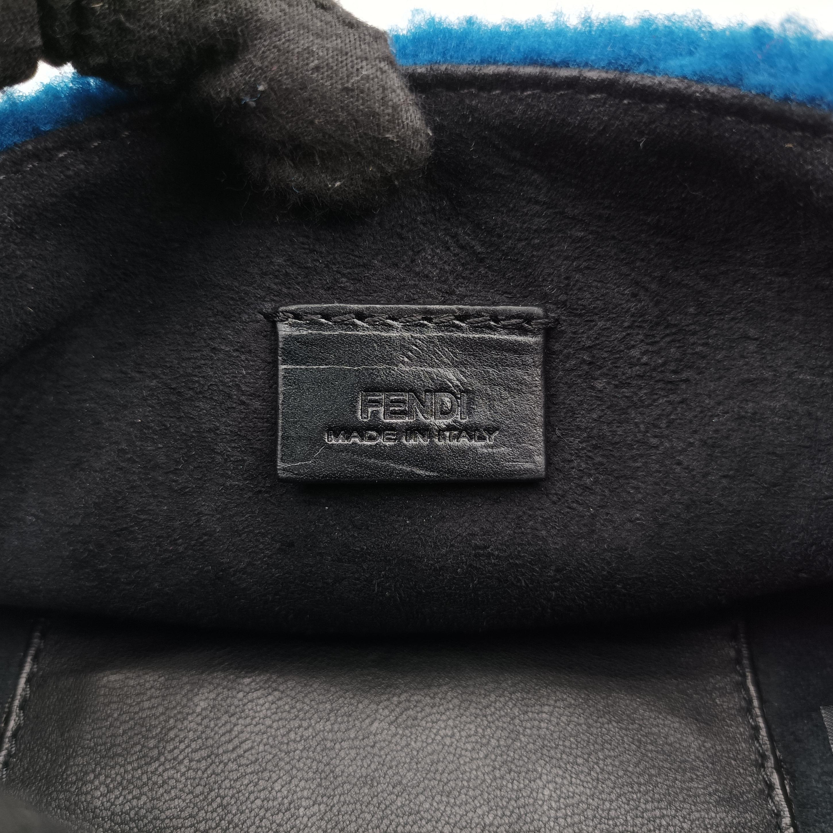 Pre-owned Fendi Mini Be Baguette Navy fur 8M0315 shoulderbag | stylenewstar
