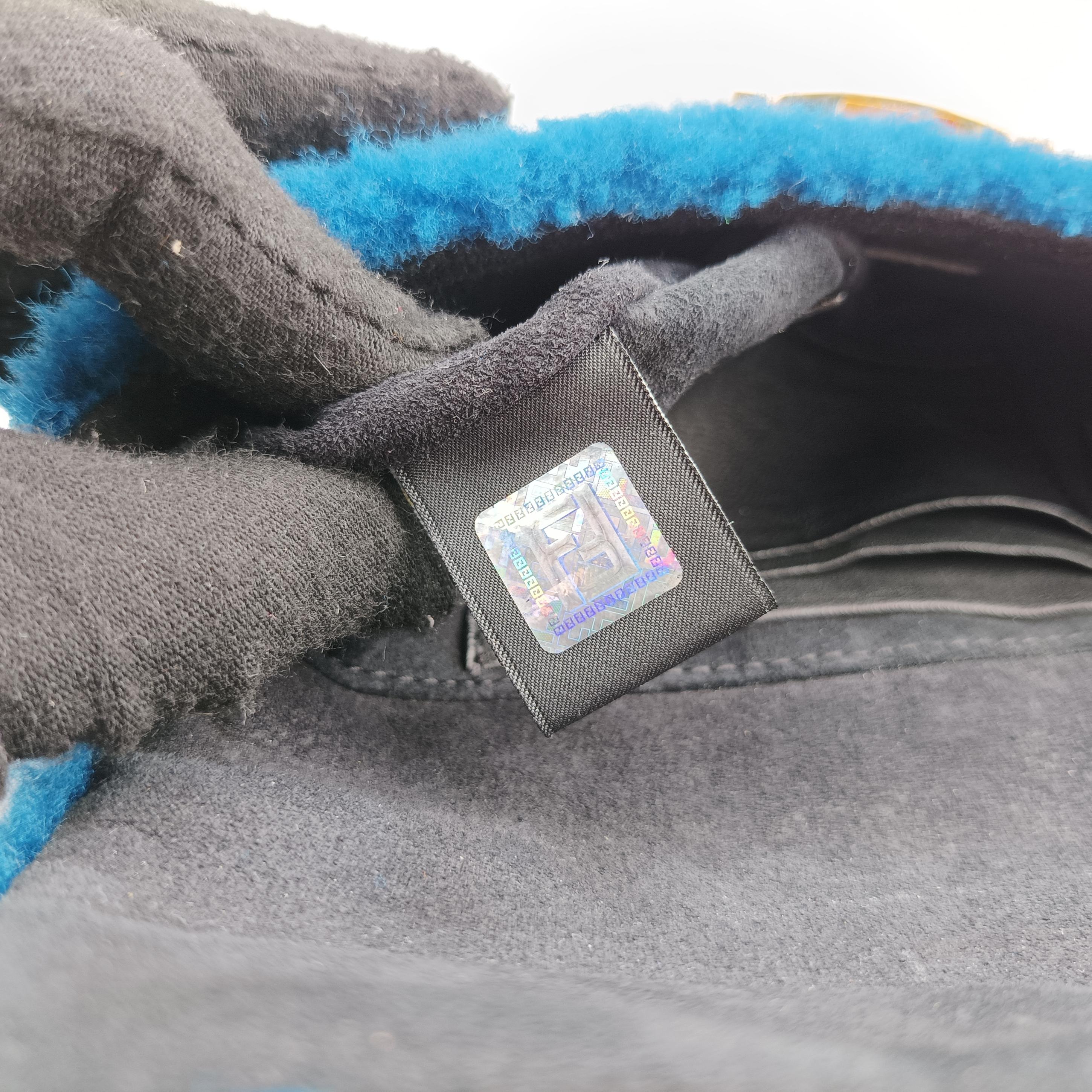 Pre-owned Fendi Mini Be Baguette Navy fur 8M0315 shoulderbag | stylenewstar