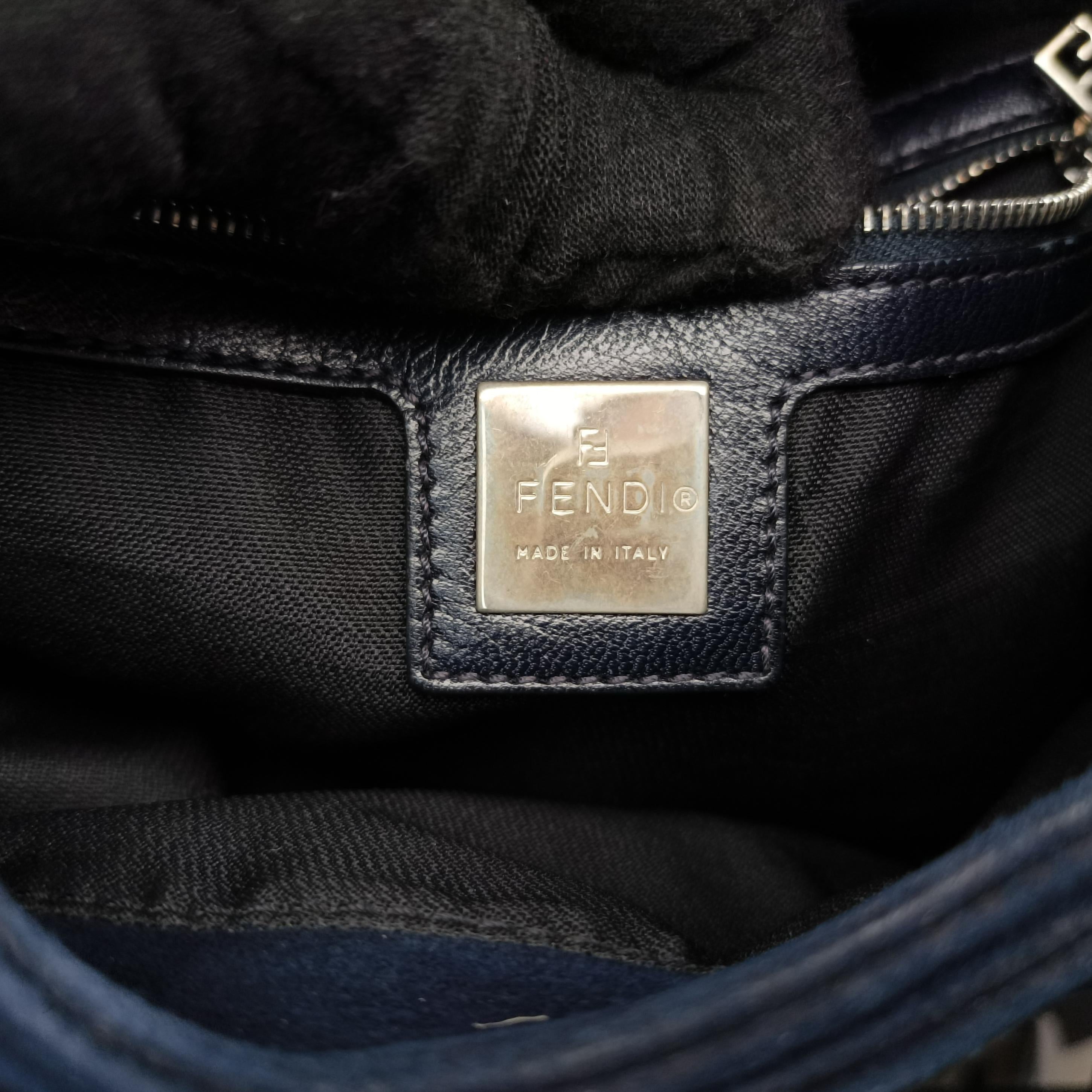 Pre-owned Fendi Mamma Bucket Navy suede 22112 shoulderbag | stylenewstar