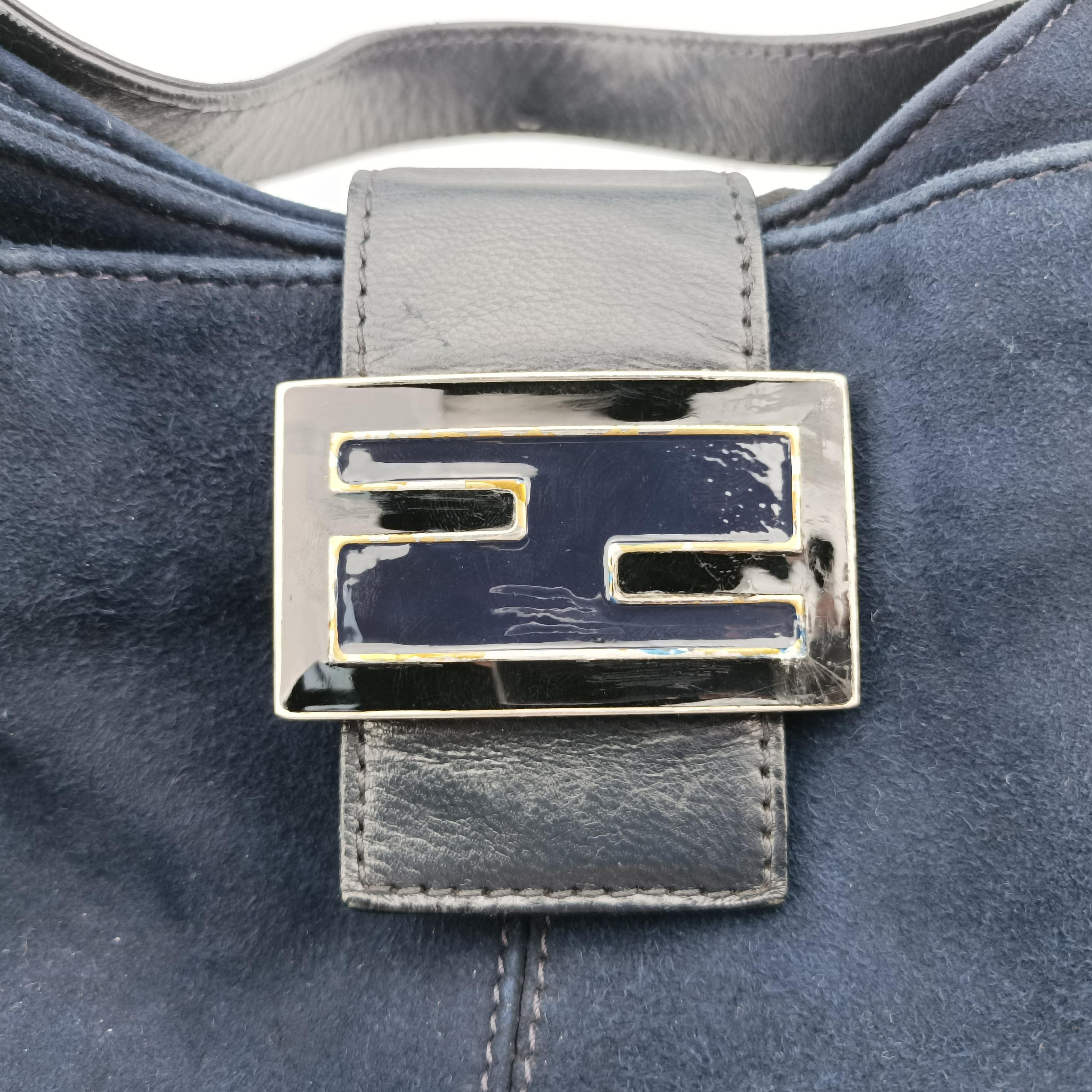 Pre-owned Fendi Mamma Bucket Navy suede 22112 shoulderbag | stylenewstar