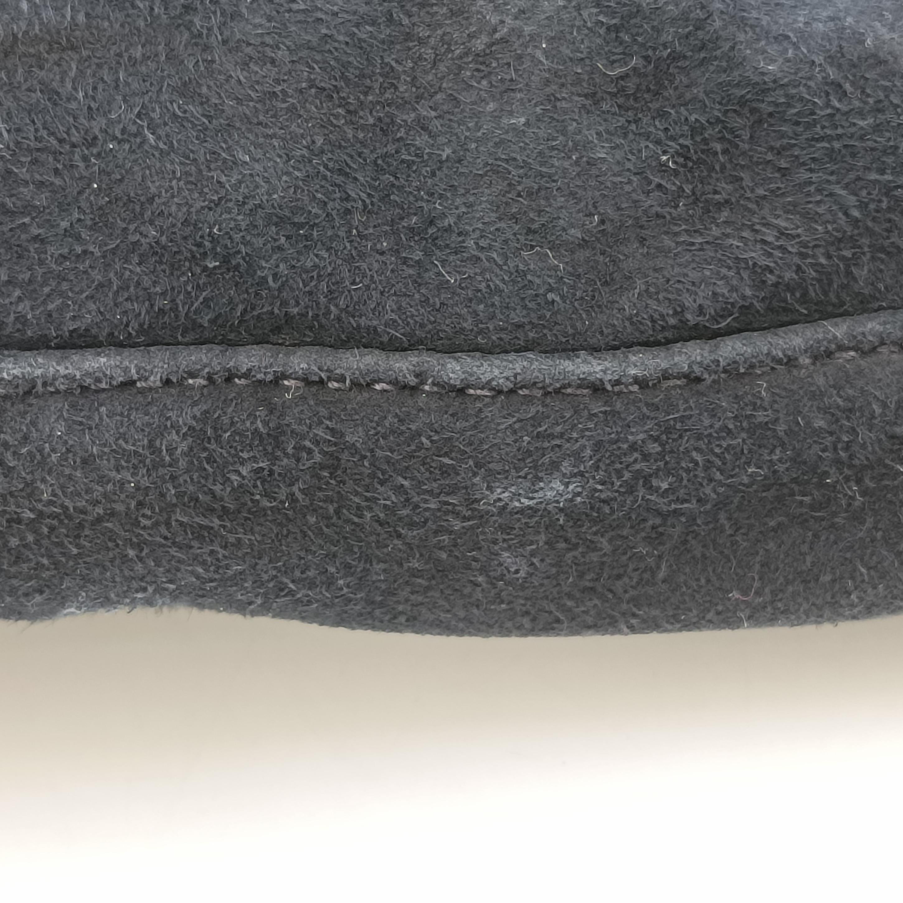 Pre-owned Fendi Mamma Bucket Navy suede 22112 shoulderbag | stylenewstar