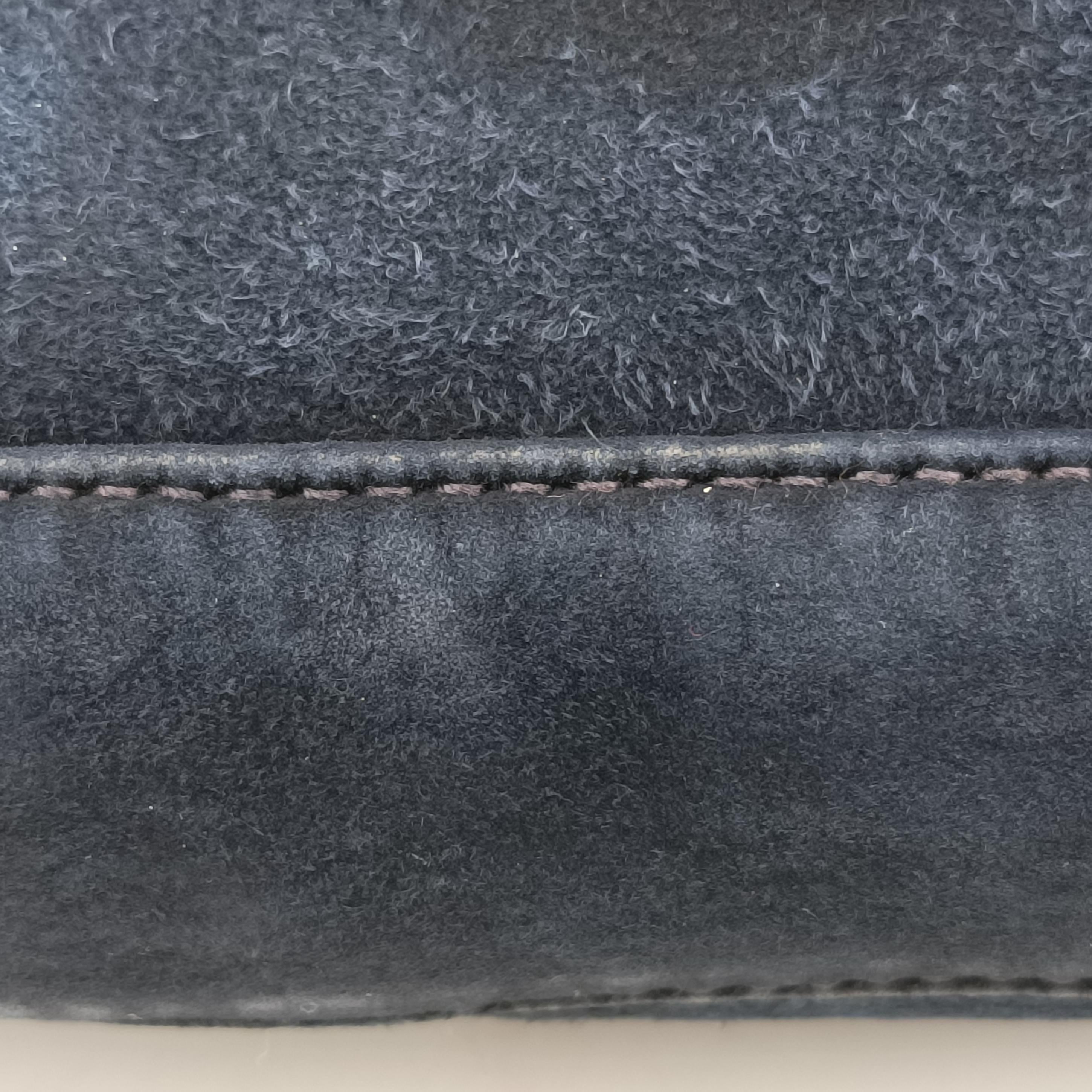 Pre-owned Fendi Mamma Bucket Navy suede 22112 shoulderbag | stylenewstar