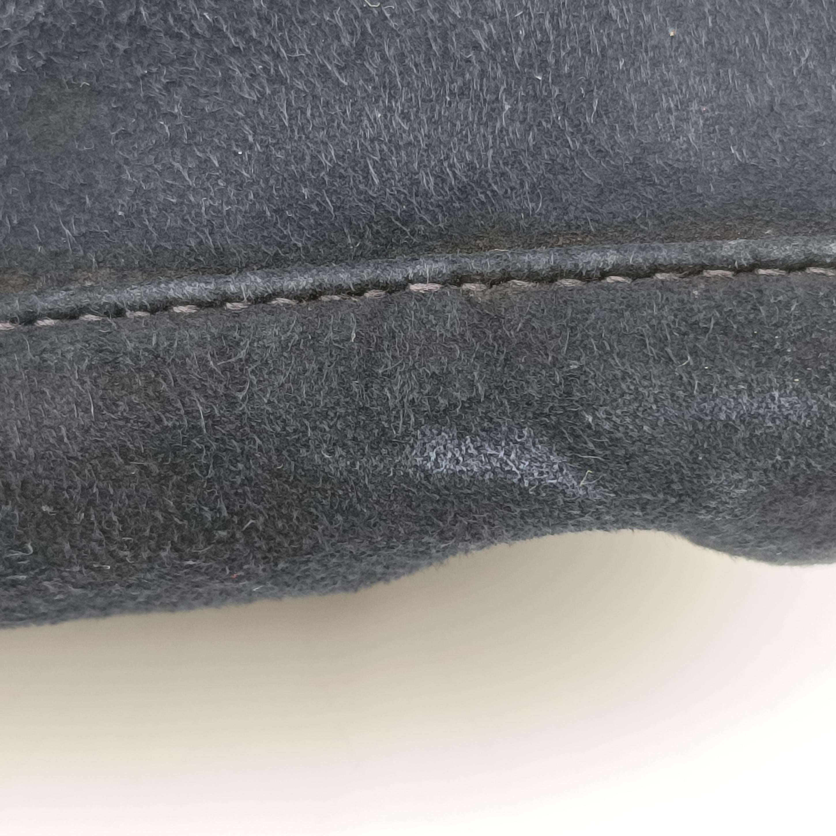 Pre-owned Fendi Mamma Bucket Navy suede 22112 shoulderbag | stylenewstar