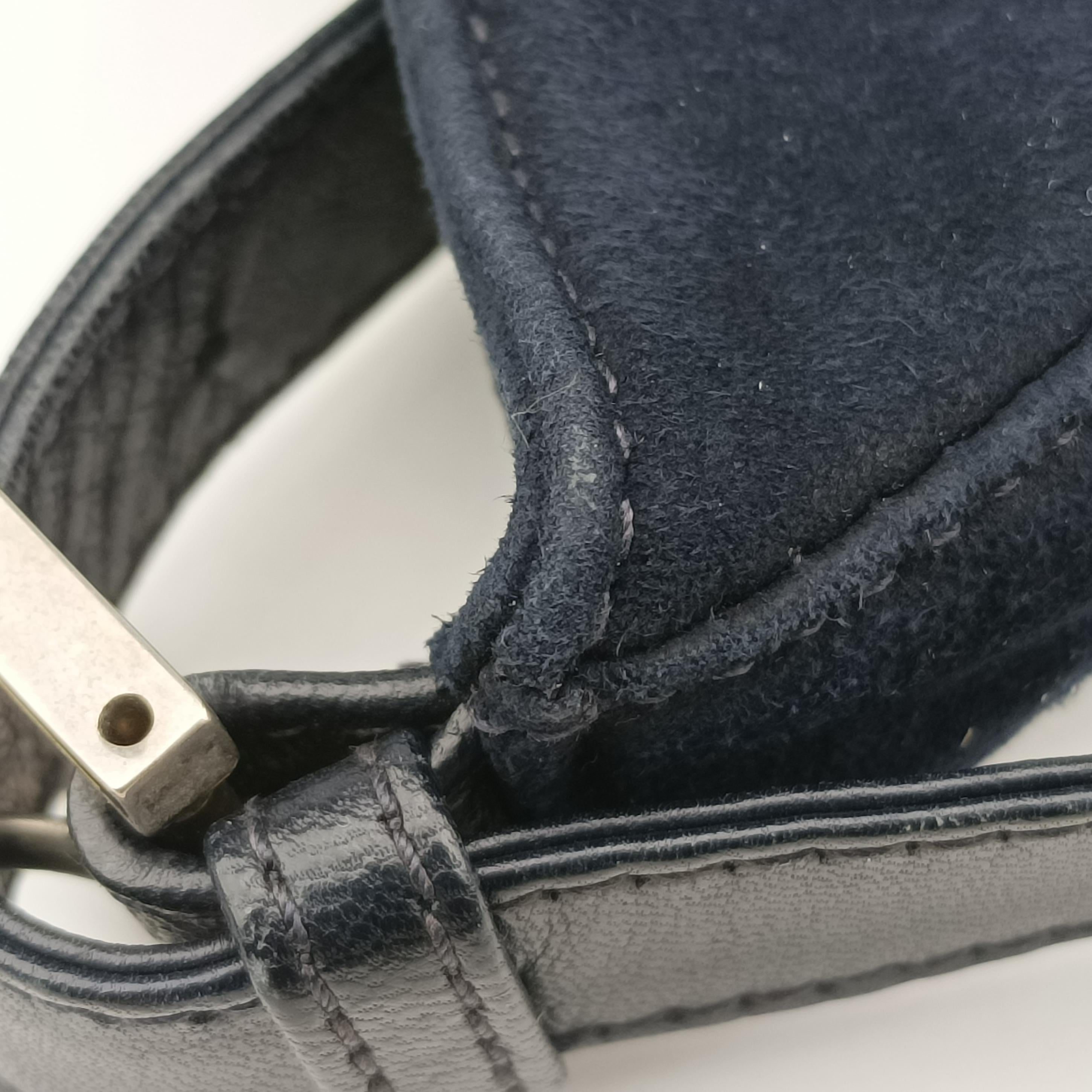 Pre-owned Fendi Mamma Bucket Navy suede 22112 shoulderbag | stylenewstar