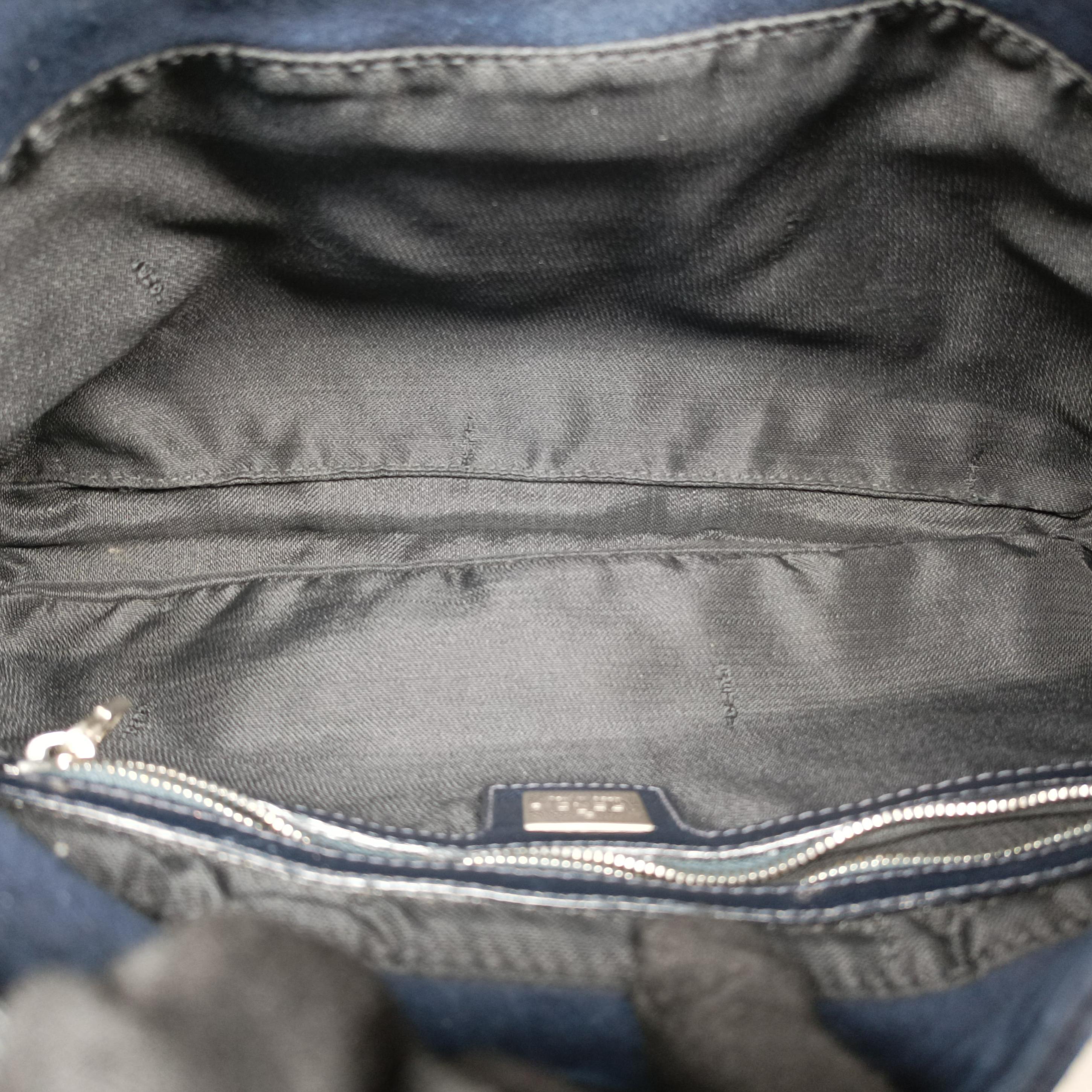 Pre-owned Fendi Mamma Bucket Navy suede 22112 shoulderbag | stylenewstar