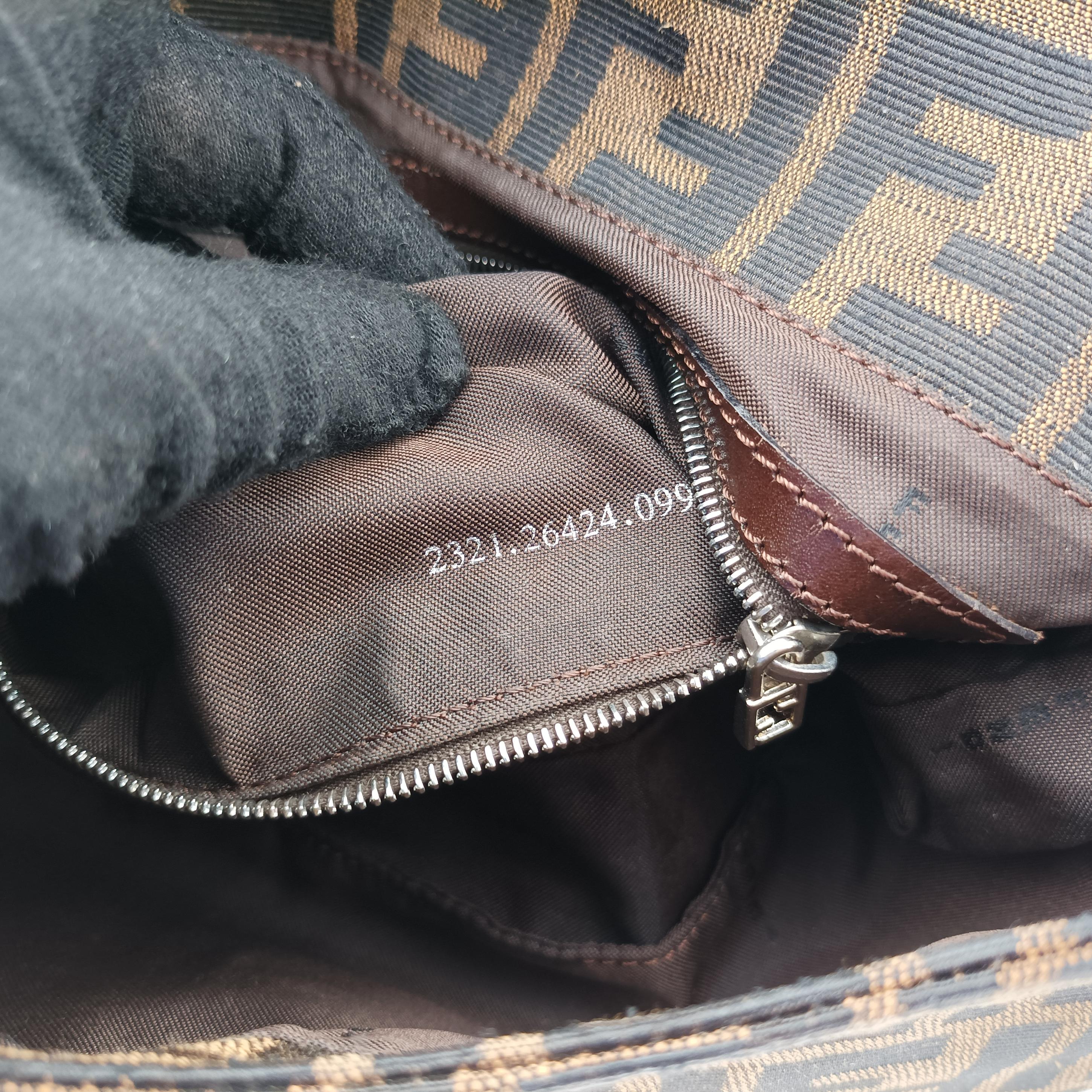 Pre-owned Fendi Baguette Brown canvas 26424 shoulderbag | stylenewstar