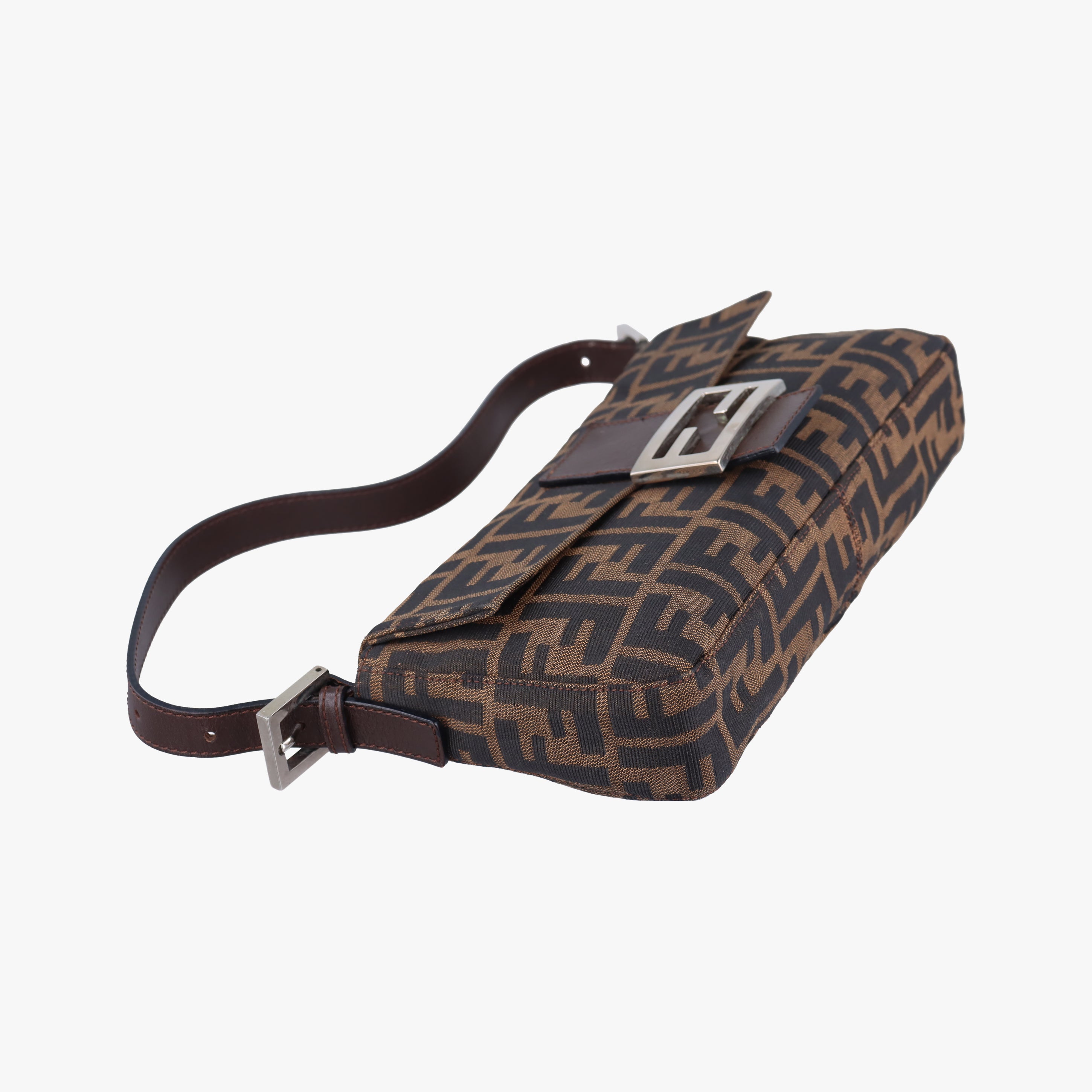 Pre-owned Fendi Baguette Brown canvas 26424 shoulderbag | stylenewstar