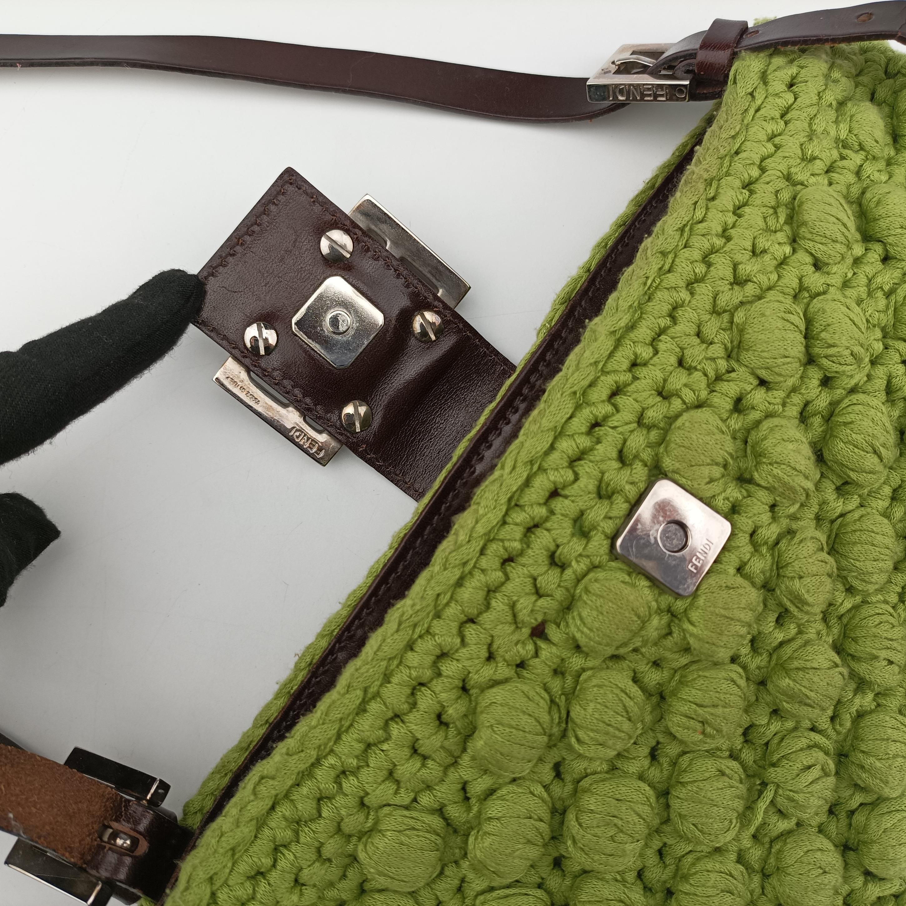 Pre-owned Fendi Mamma Baguette Green fabric  shoulderbag | stylenewstar