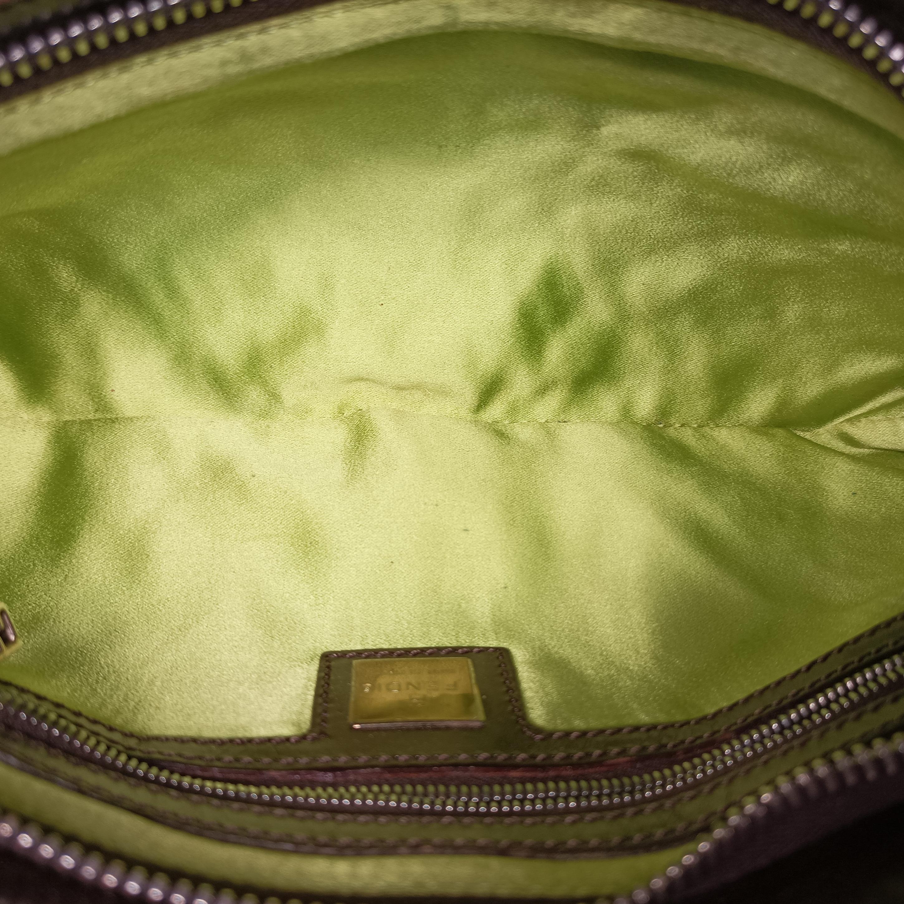 Pre-owned Fendi Mamma Baguette Green fabric  shoulderbag | stylenewstar