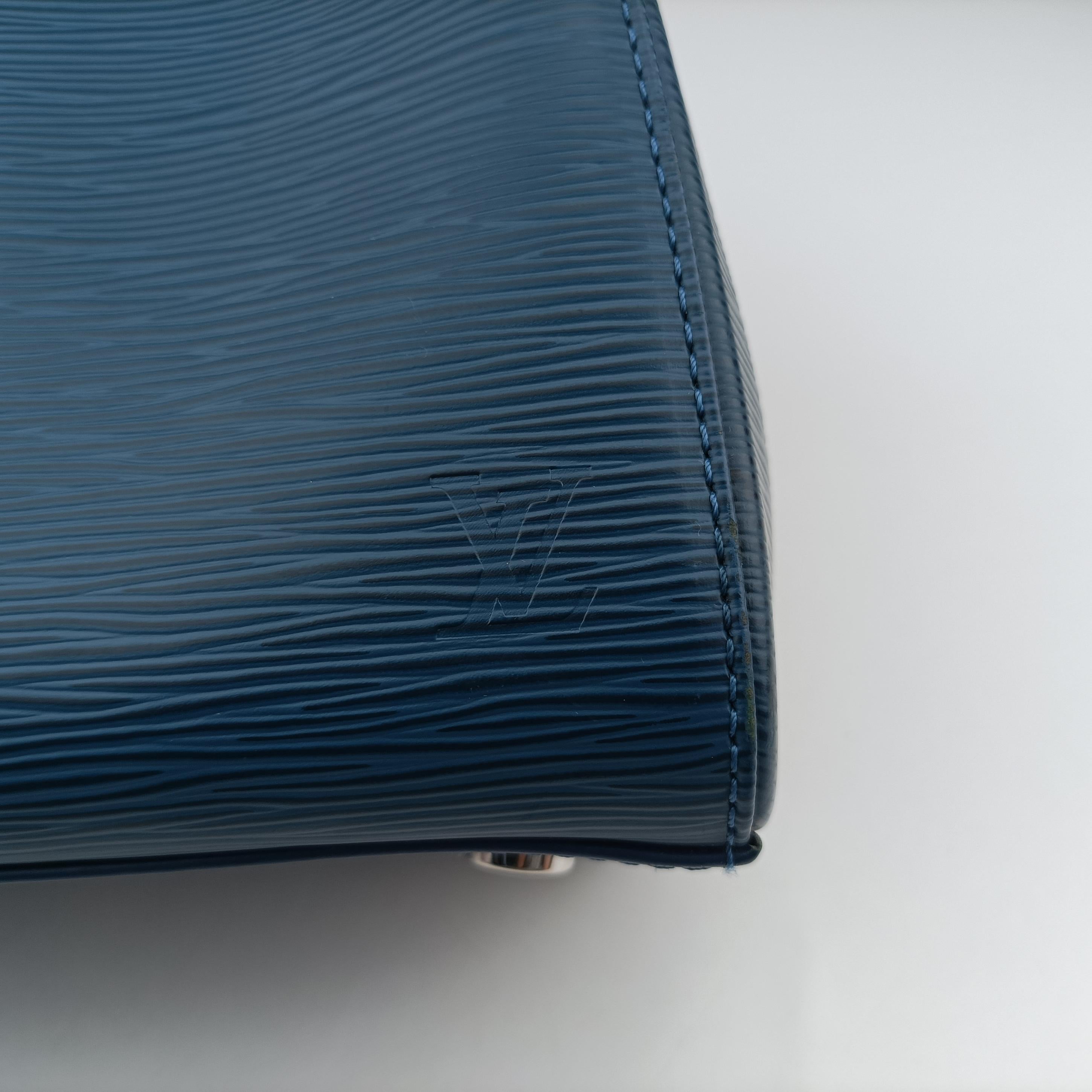 Pre-owned Louis Vuitton Brea MM Saphir Epi M40964 shoulderbag | stylenewstar