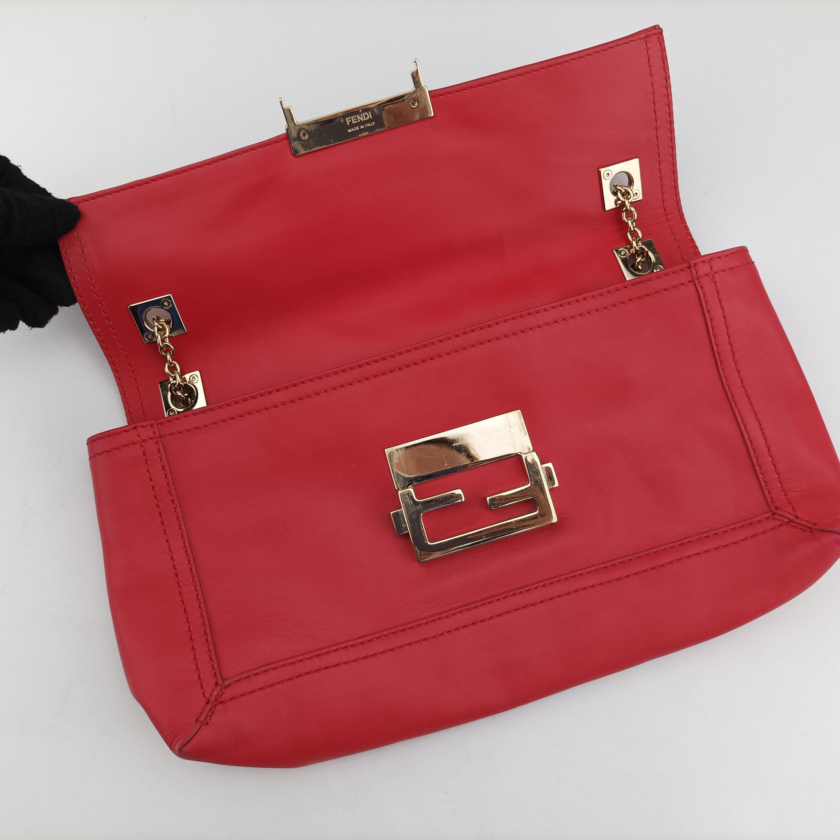 Secondhand Fendi Baguette Chain Flap Red Leather 8BT139 shoulderbag | stylenewstar