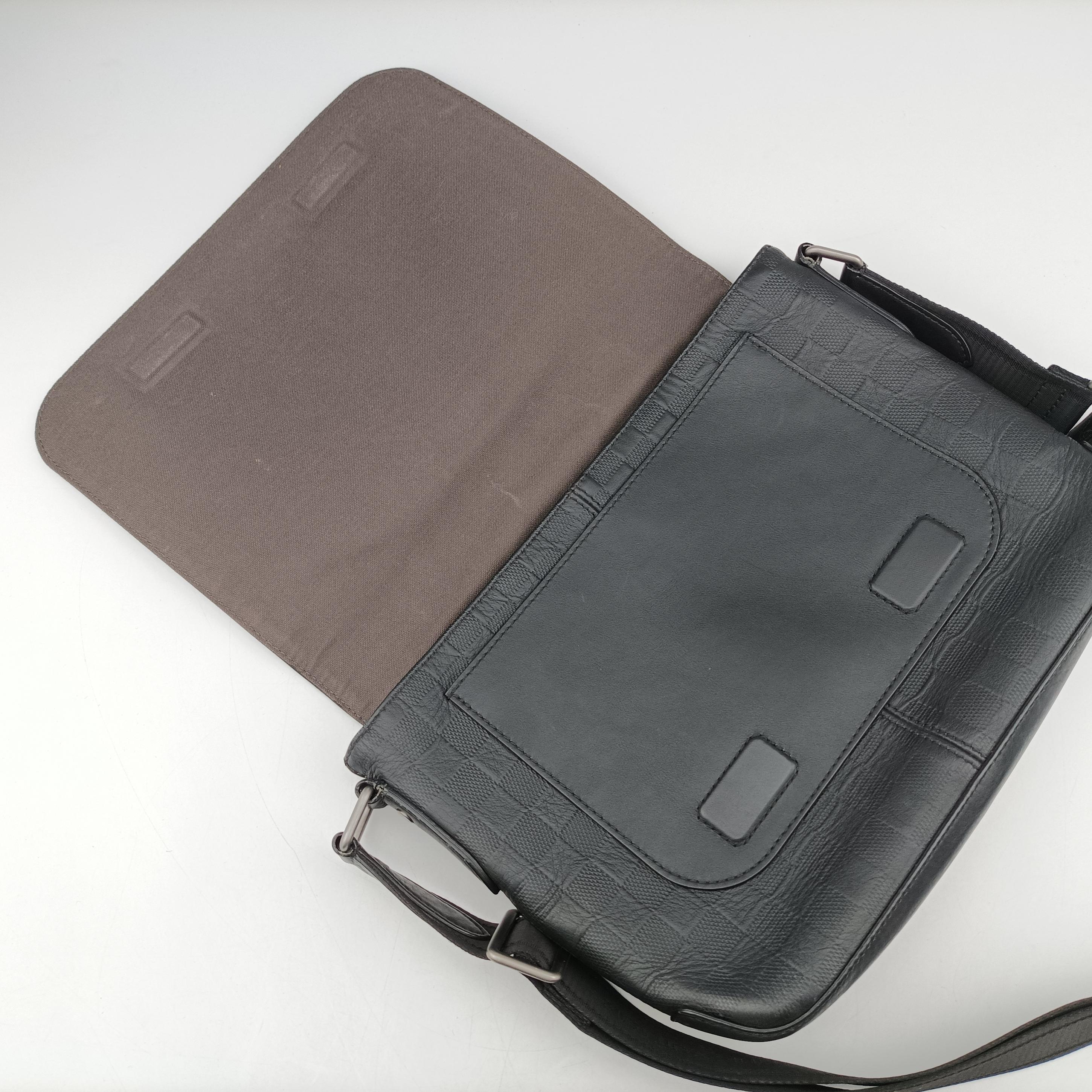 Vintage Louis Vuitton District PM Noir Damier Graphite N41033 shoulderbag | stylenewstar