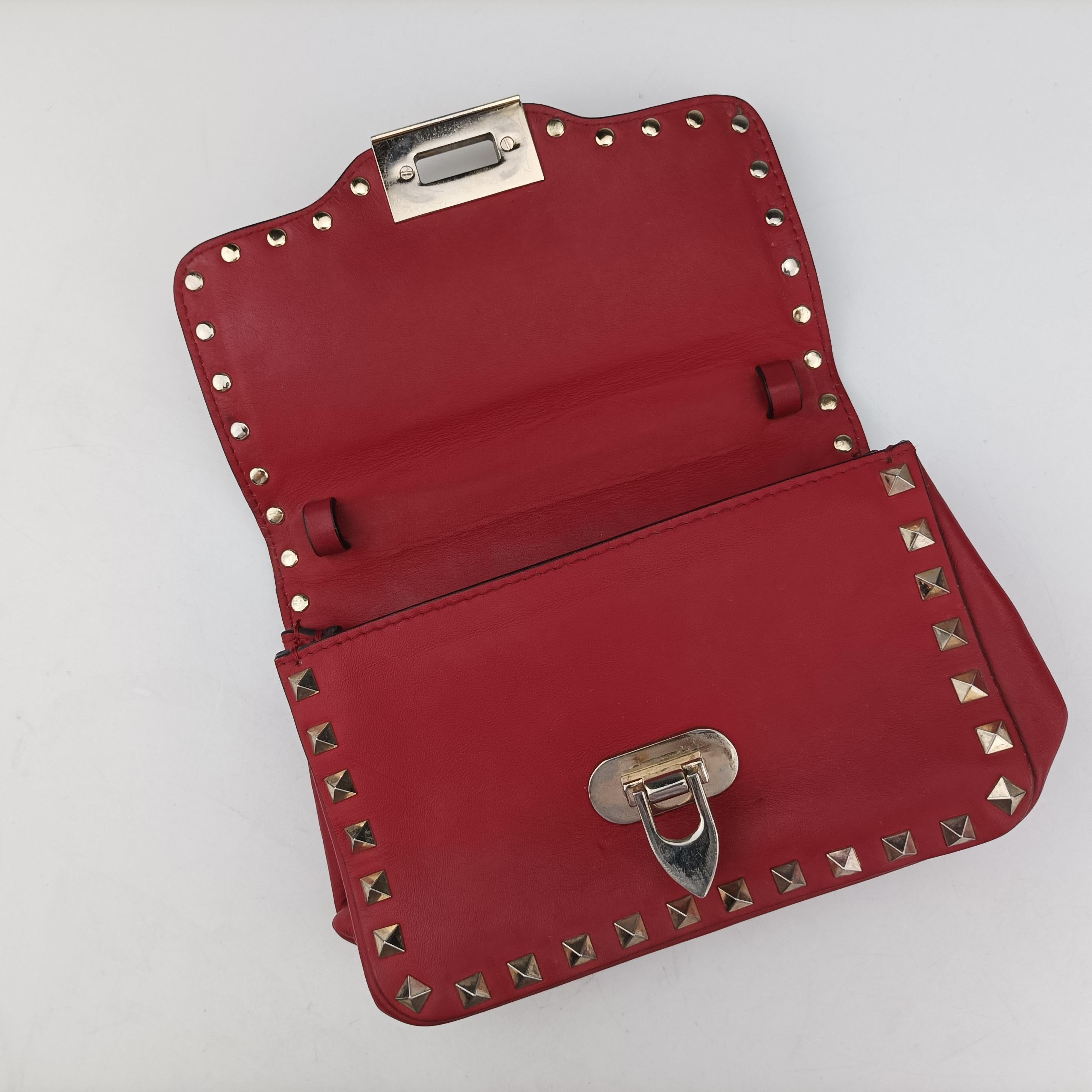 Pre-owned Valentino Rockstud Red Leather  shoulderbag | stylenewstar