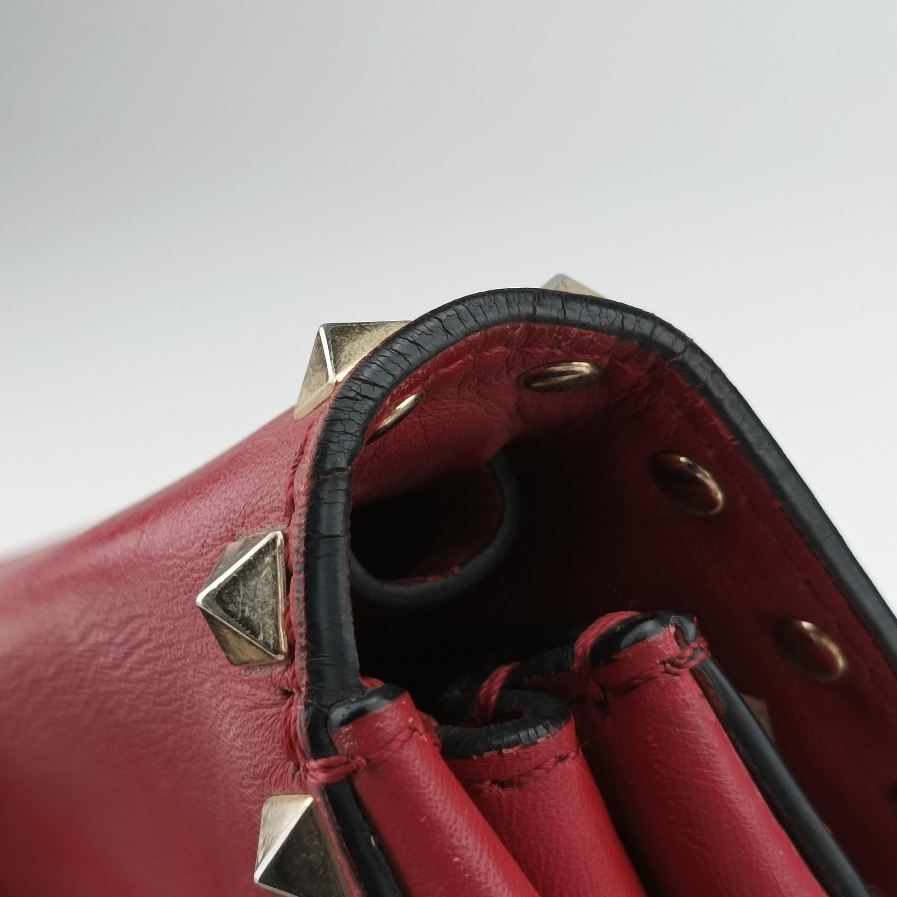 Pre-owned Valentino Rockstud Red Leather  shoulderbag | stylenewstar