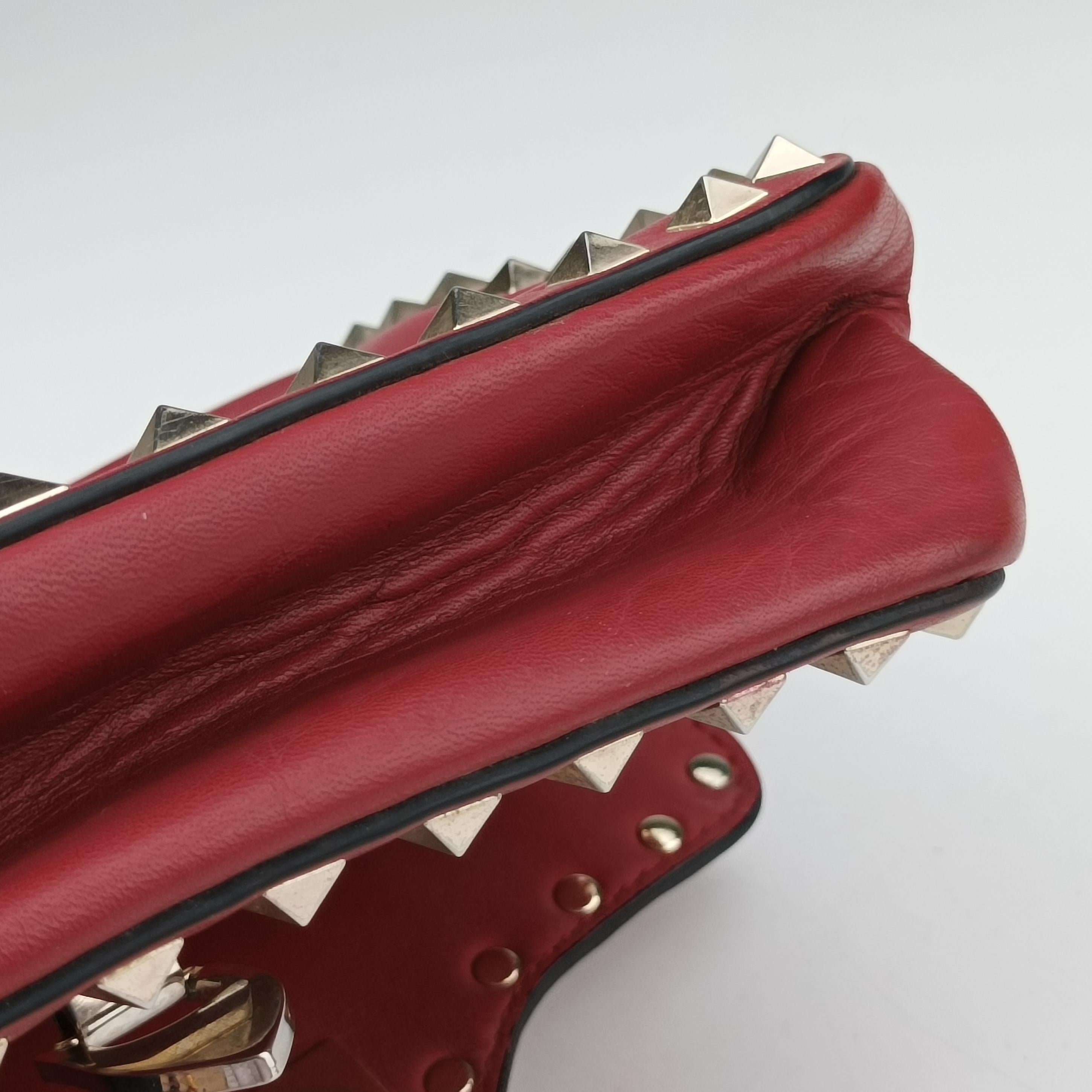 Pre-owned Valentino Rockstud Red Leather  shoulderbag | stylenewstar