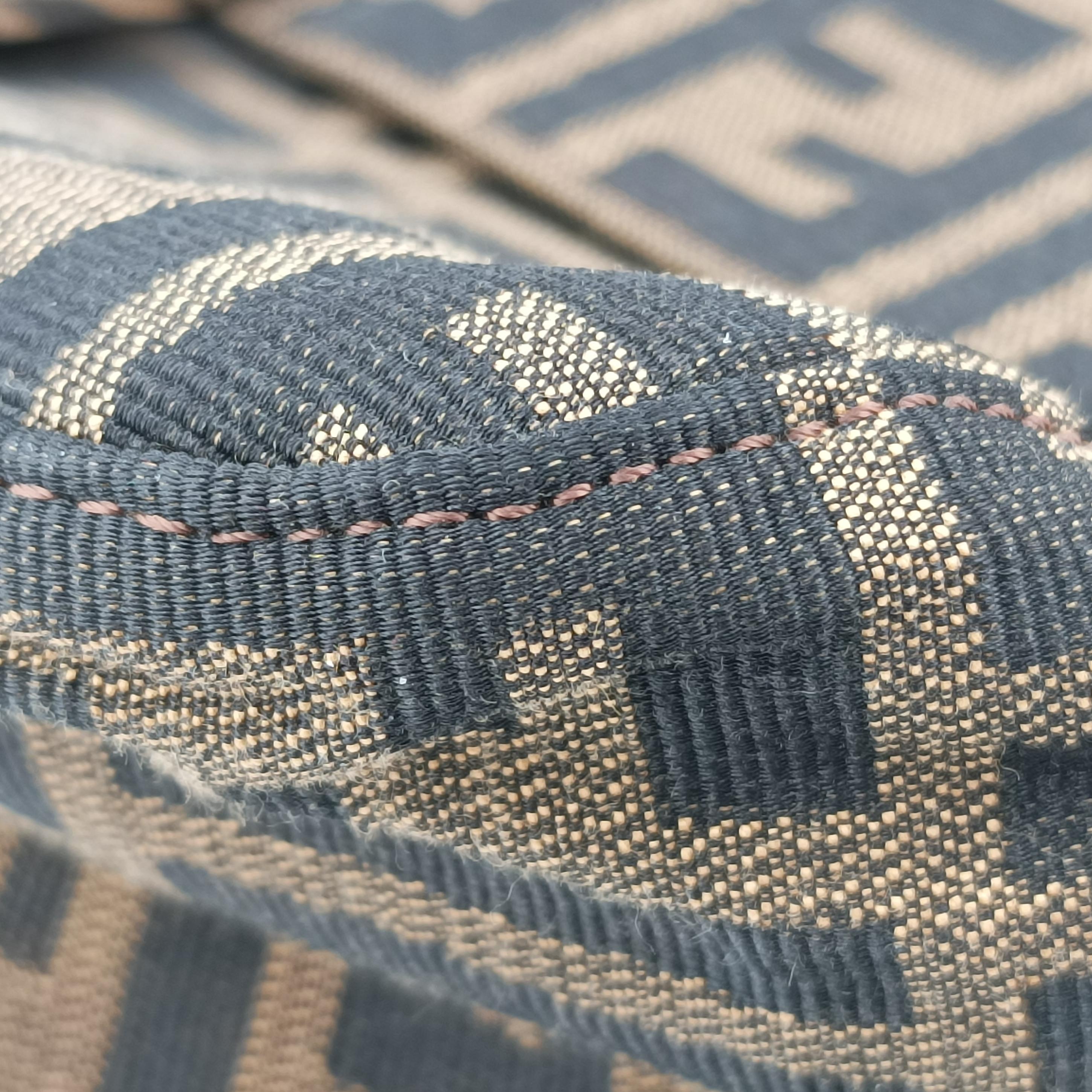 Pre-owned Fendi Baguette Zucchino Brown canvas 377526 shoulderbag | stylenewstar