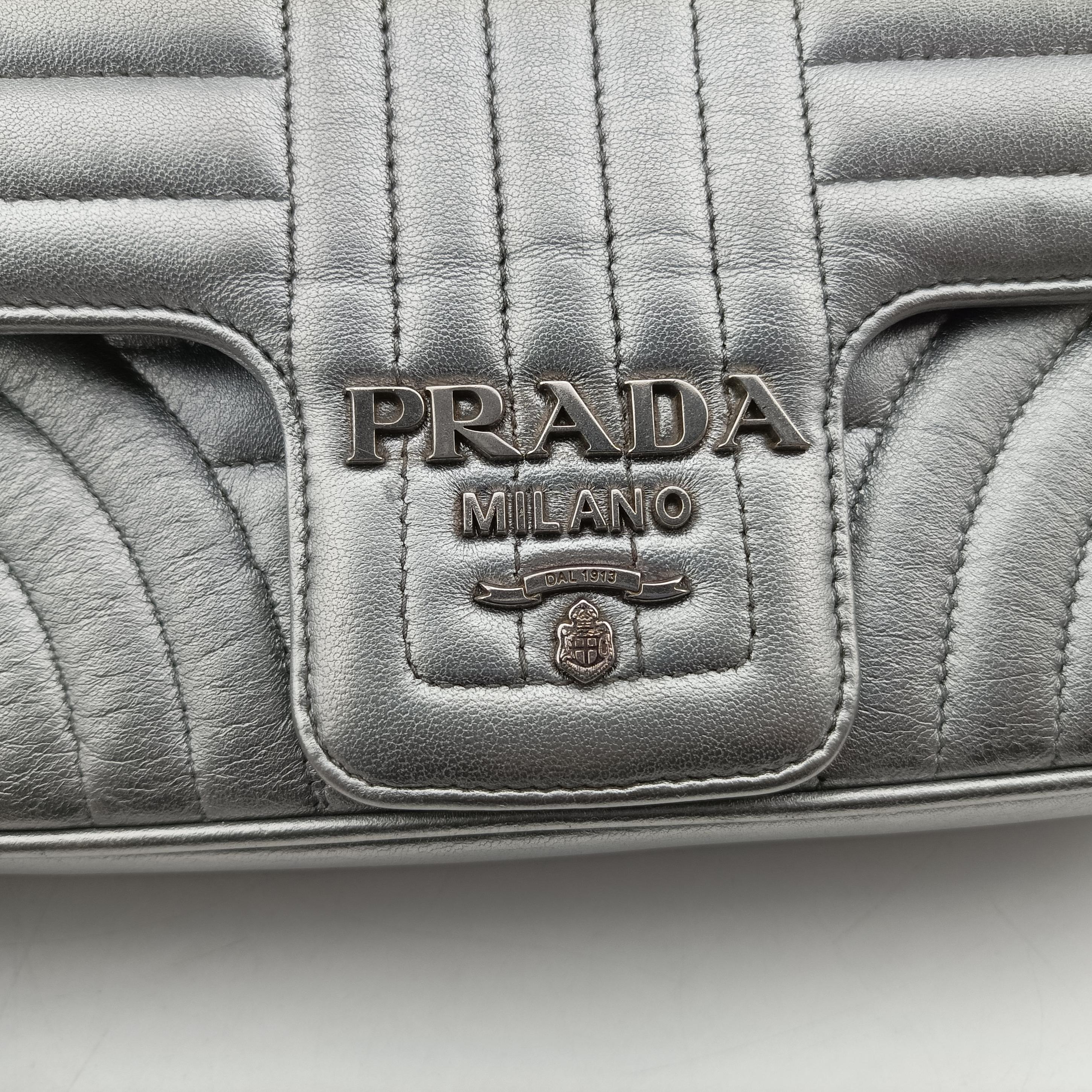 Pre-owned Prada Diagramme Silver Leather 1BD108 shoulderbag | stylenewstar