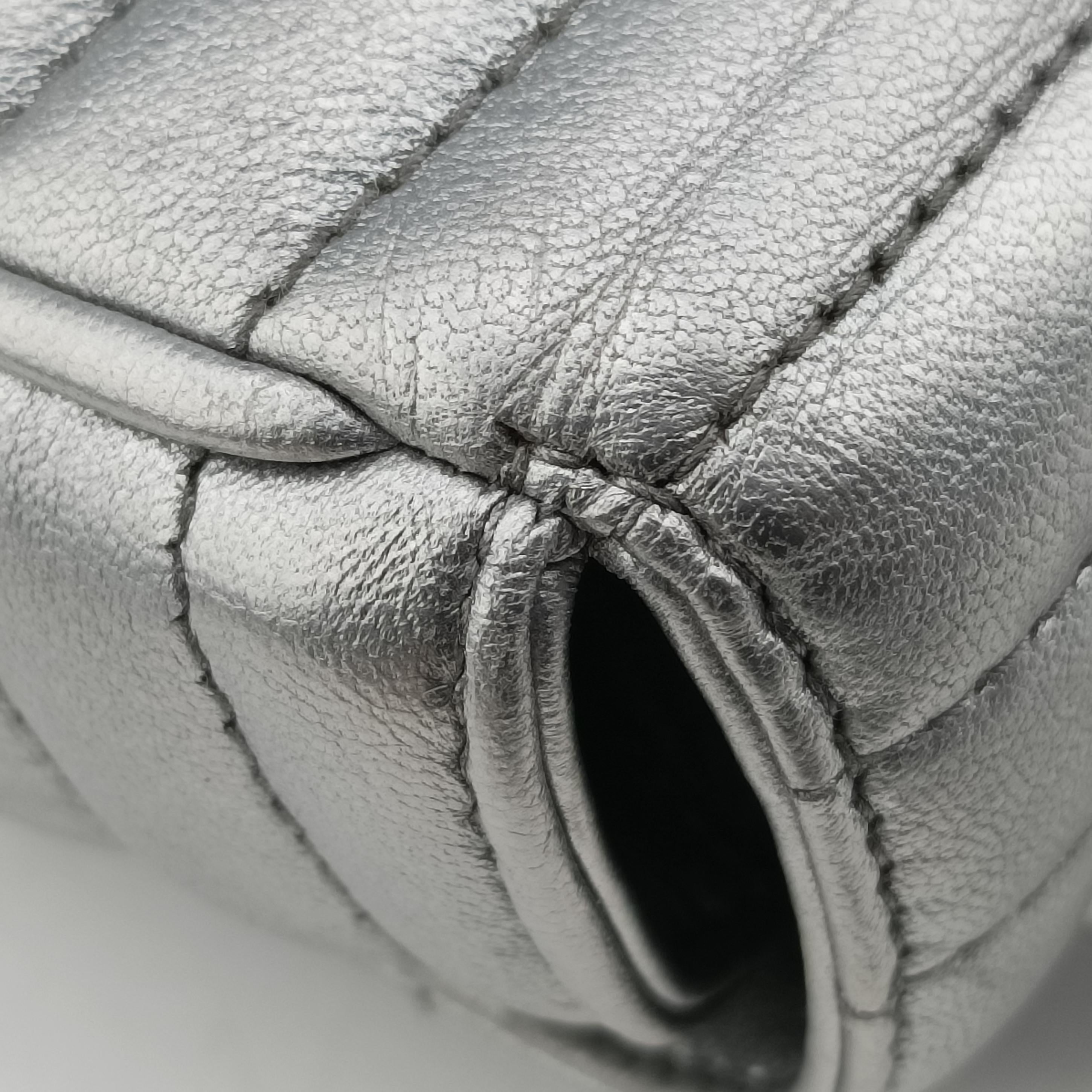 Pre-owned Prada Diagramme Silver Leather 1BD108 shoulderbag | stylenewstar