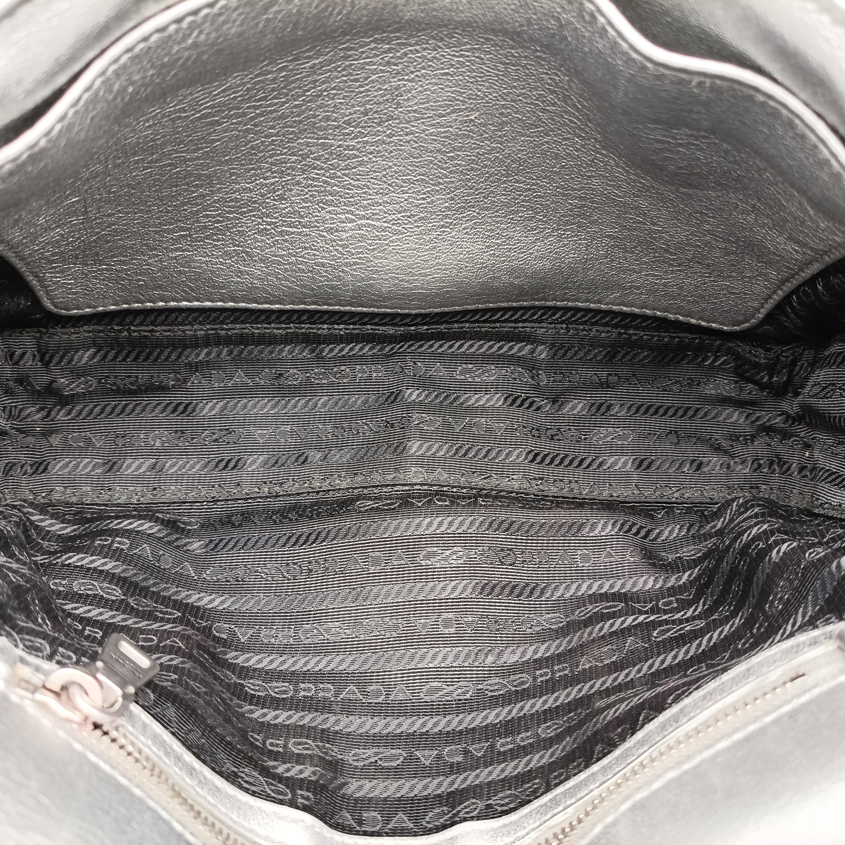 Pre-owned Prada Diagramme Silver Leather 1BD108 shoulderbag | stylenewstar