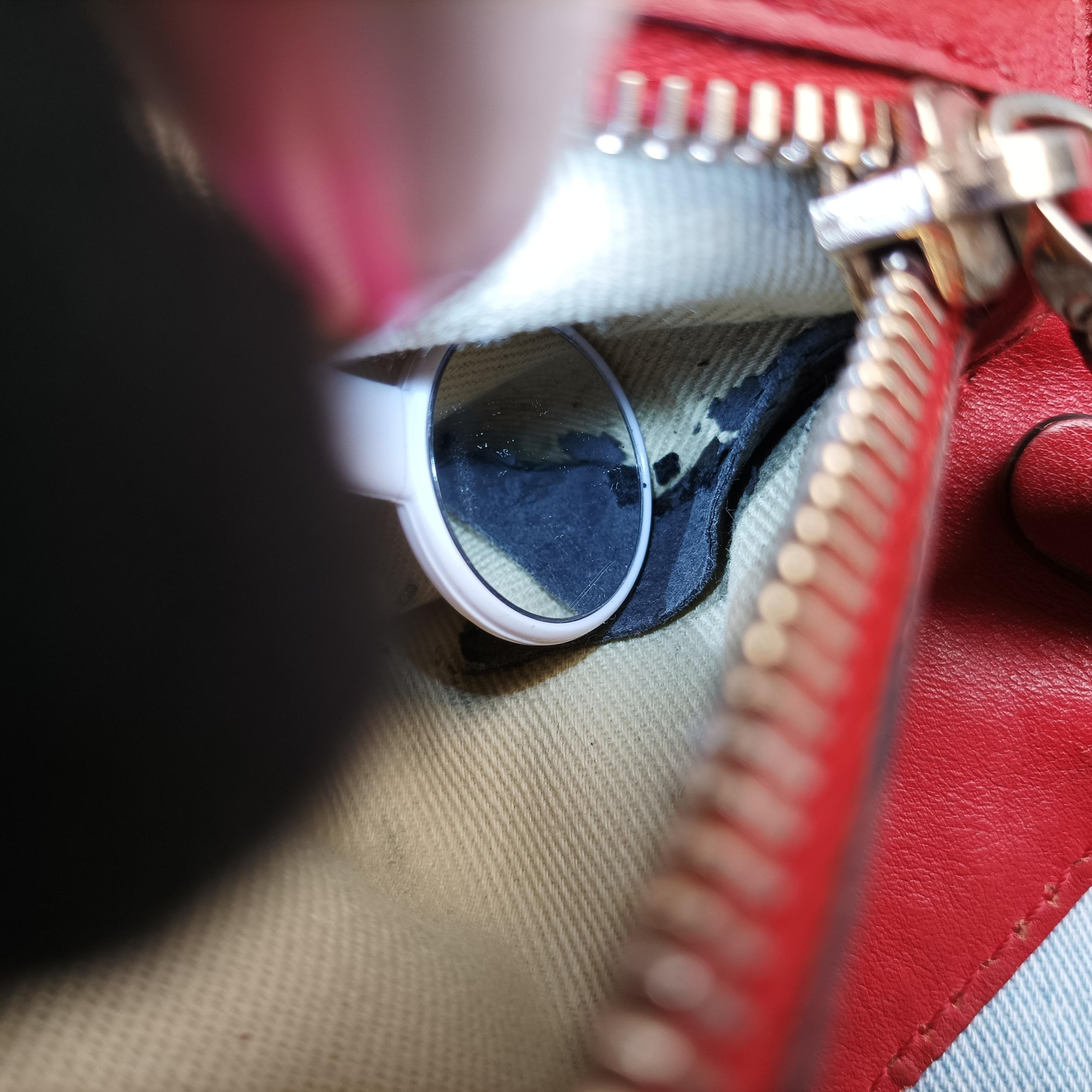 Pre-owned Valentino Rockstud Red Leather  shoulderbag | stylenewstar