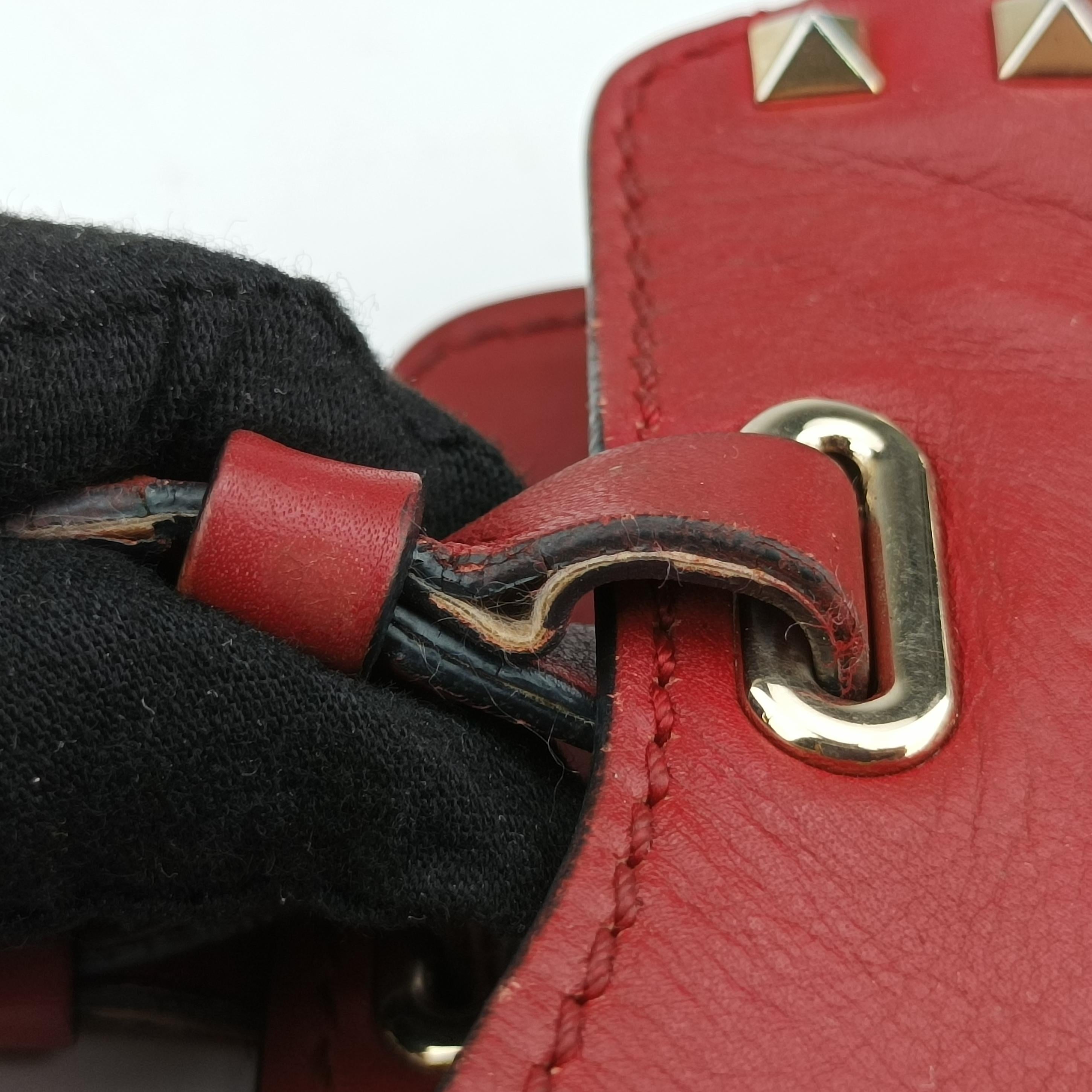 Pre-owned Valentino Rockstud Red Leather  shoulderbag | stylenewstar
