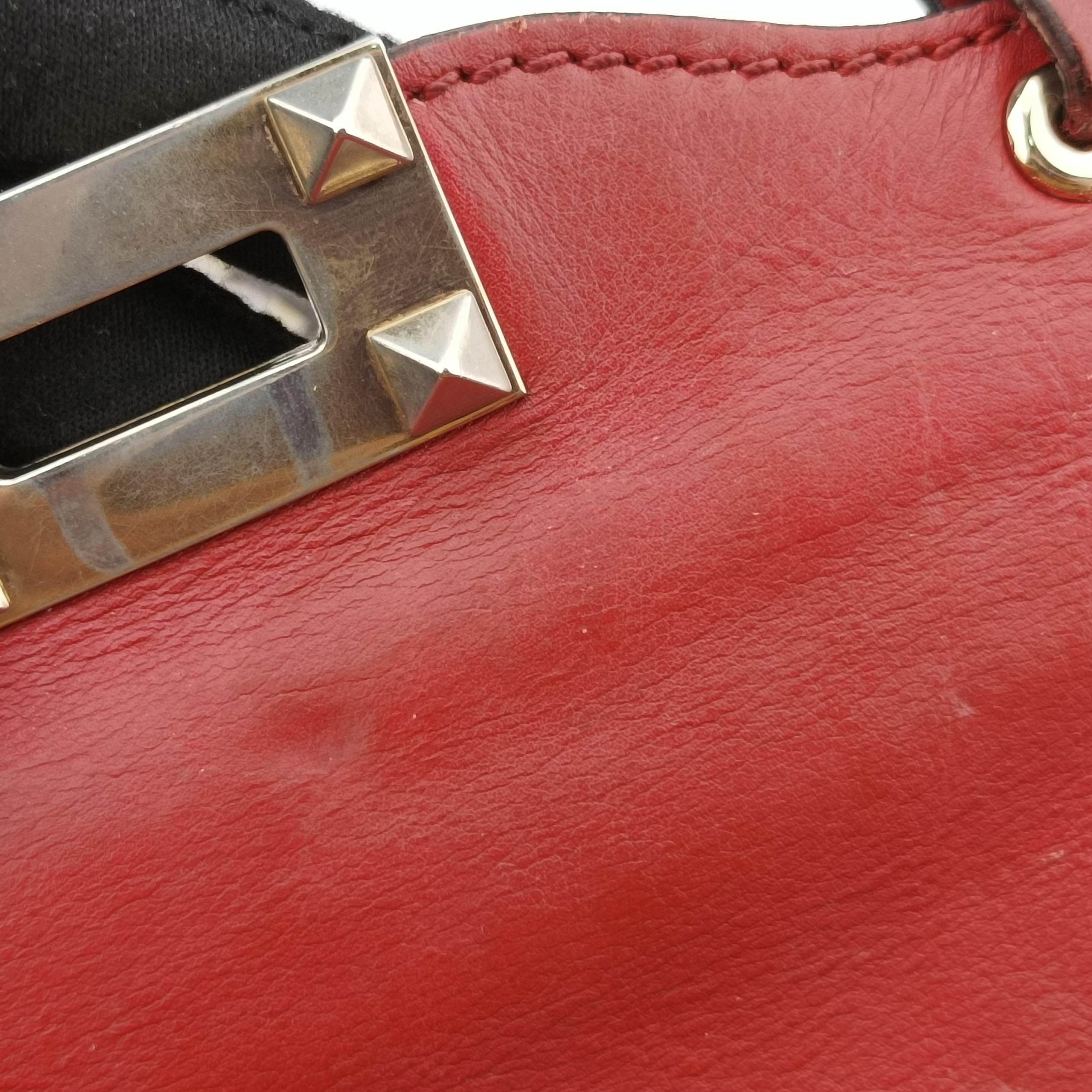 Pre-owned Valentino Rockstud Red Leather  shoulderbag | stylenewstar