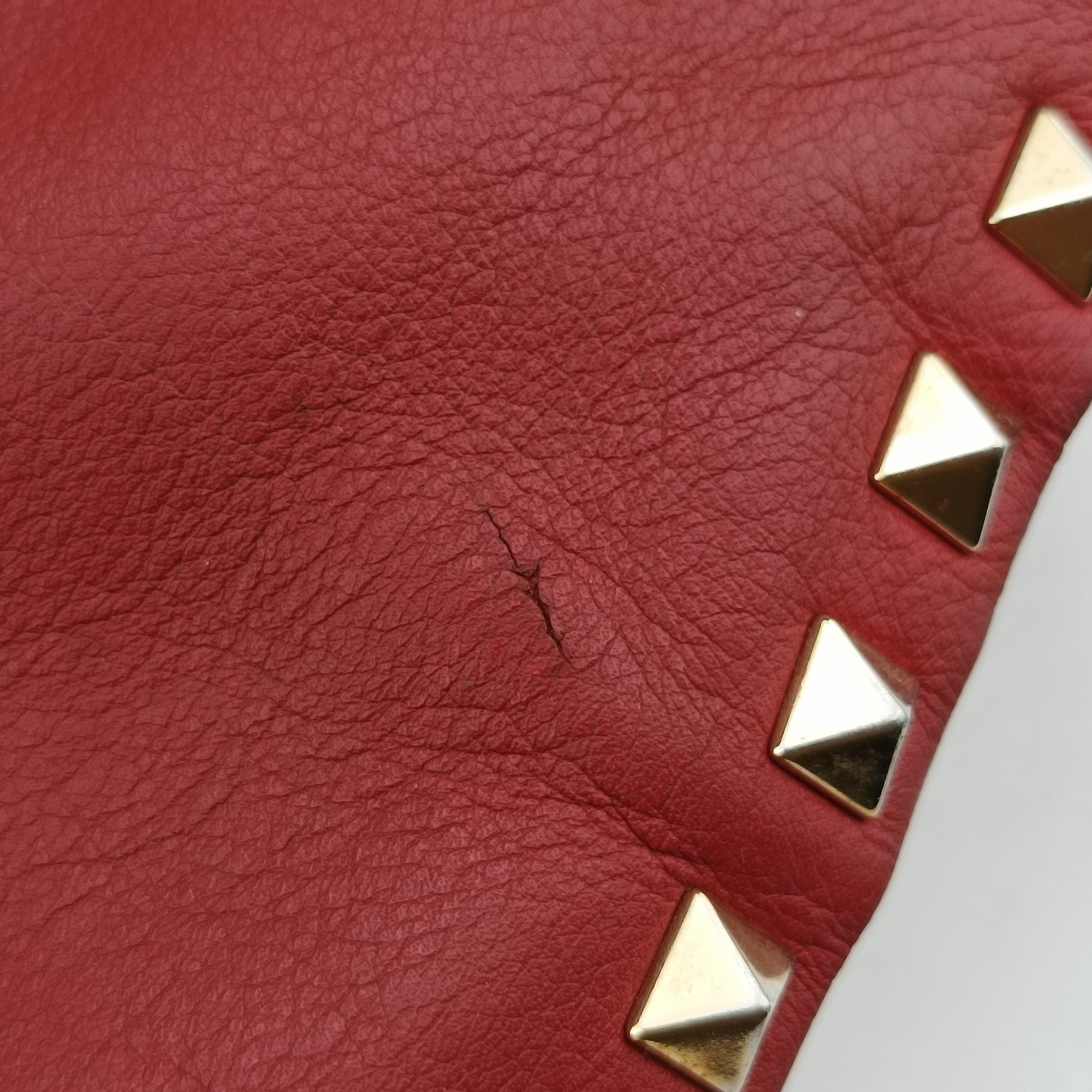 Pre-owned Valentino Rockstud Red Leather  shoulderbag | stylenewstar