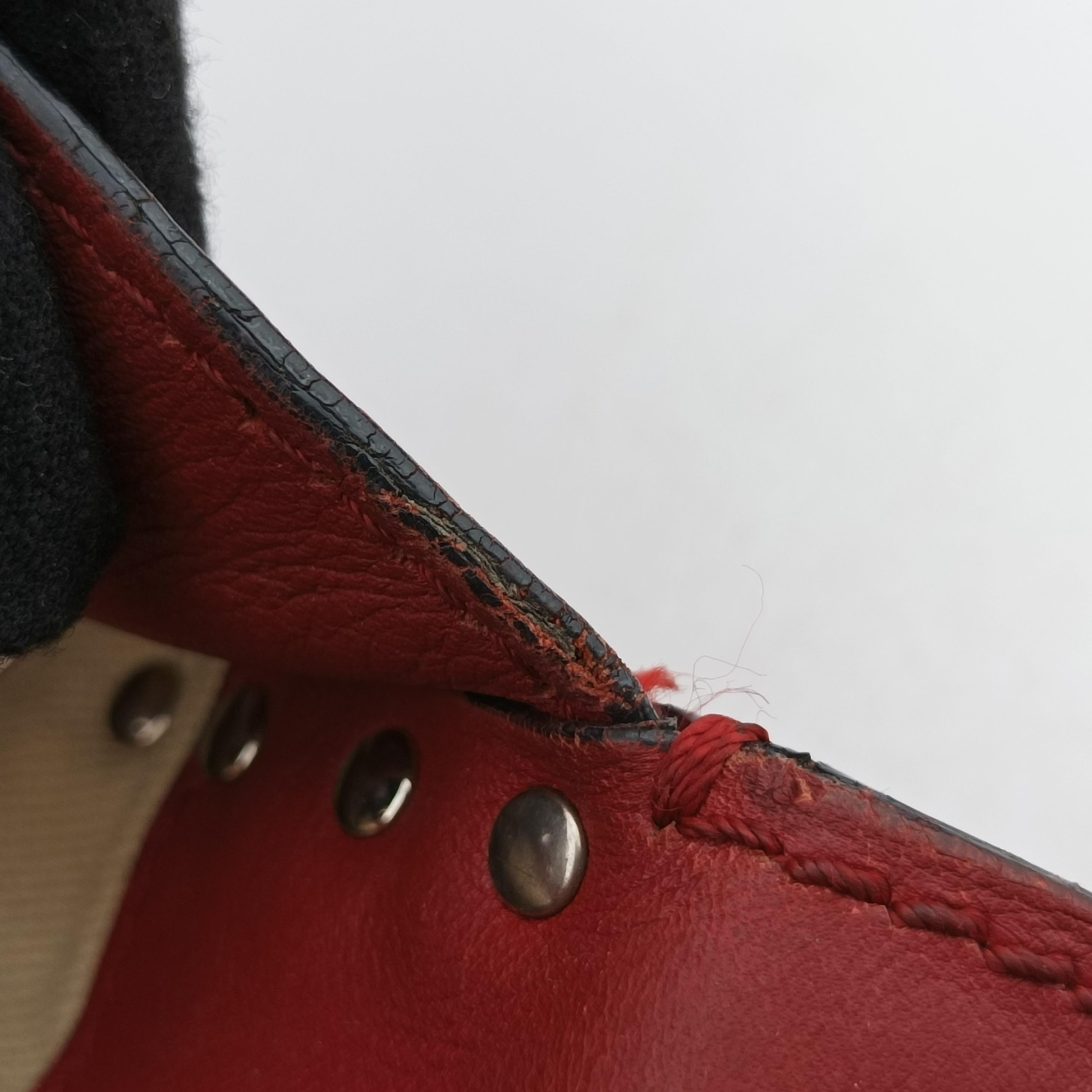 Pre-owned Valentino Rockstud Red Leather  shoulderbag | stylenewstar