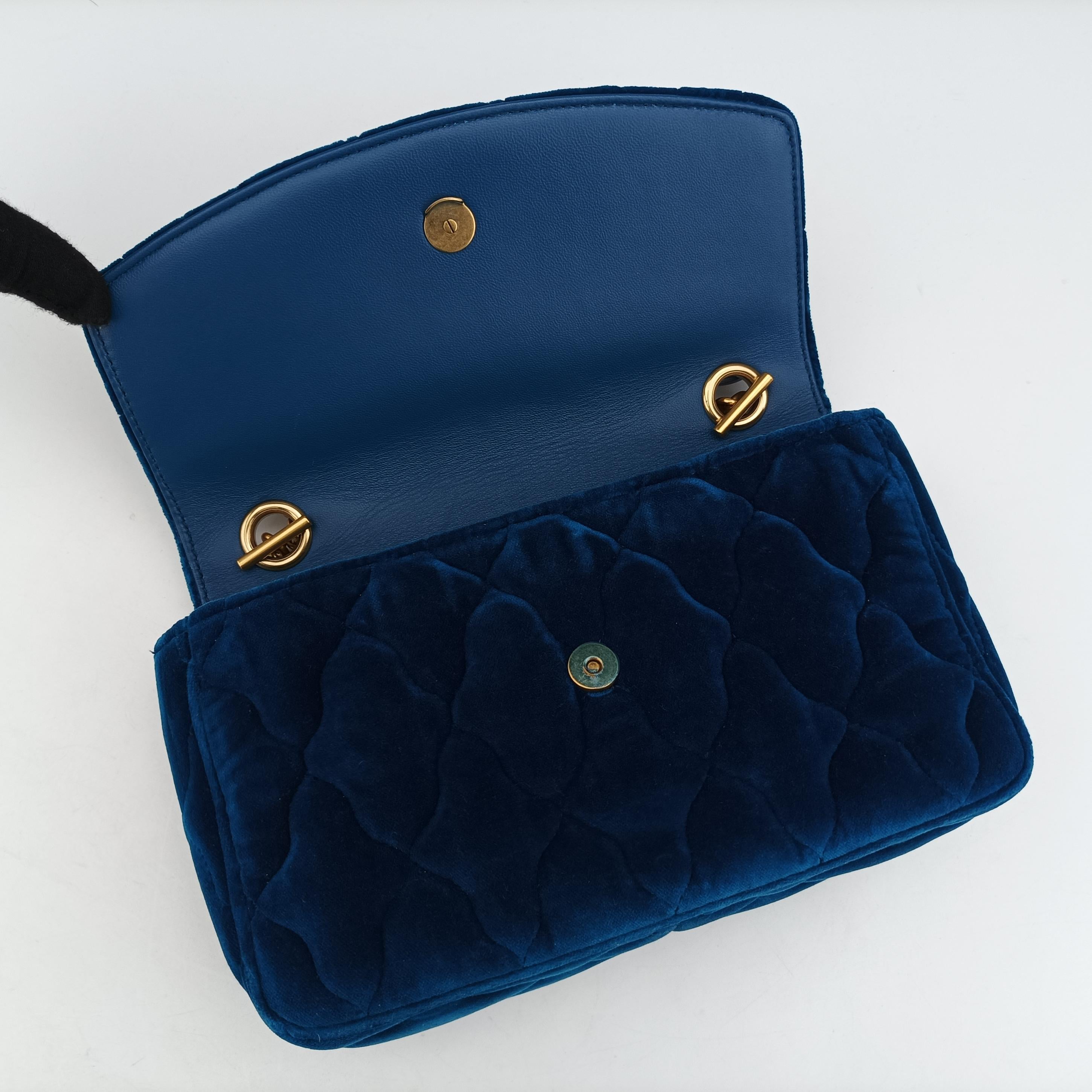 Pre-owned Balenciaga BB logo Navy Velour  shoulderbag | stylenewstar