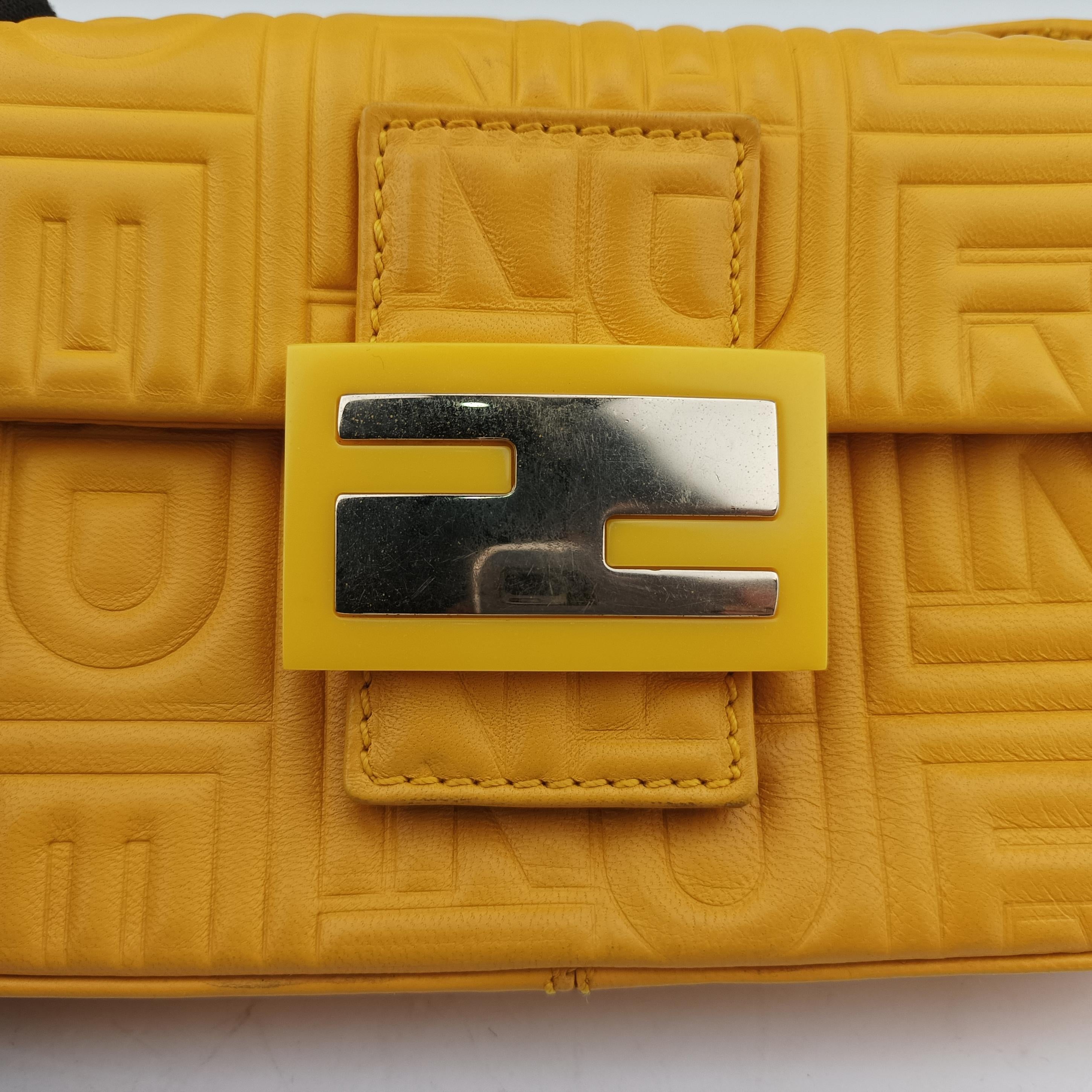 Pre-owned Fendi Mamma Baguette Yellow Leather 8BK060 shoulderbag | stylenewstar