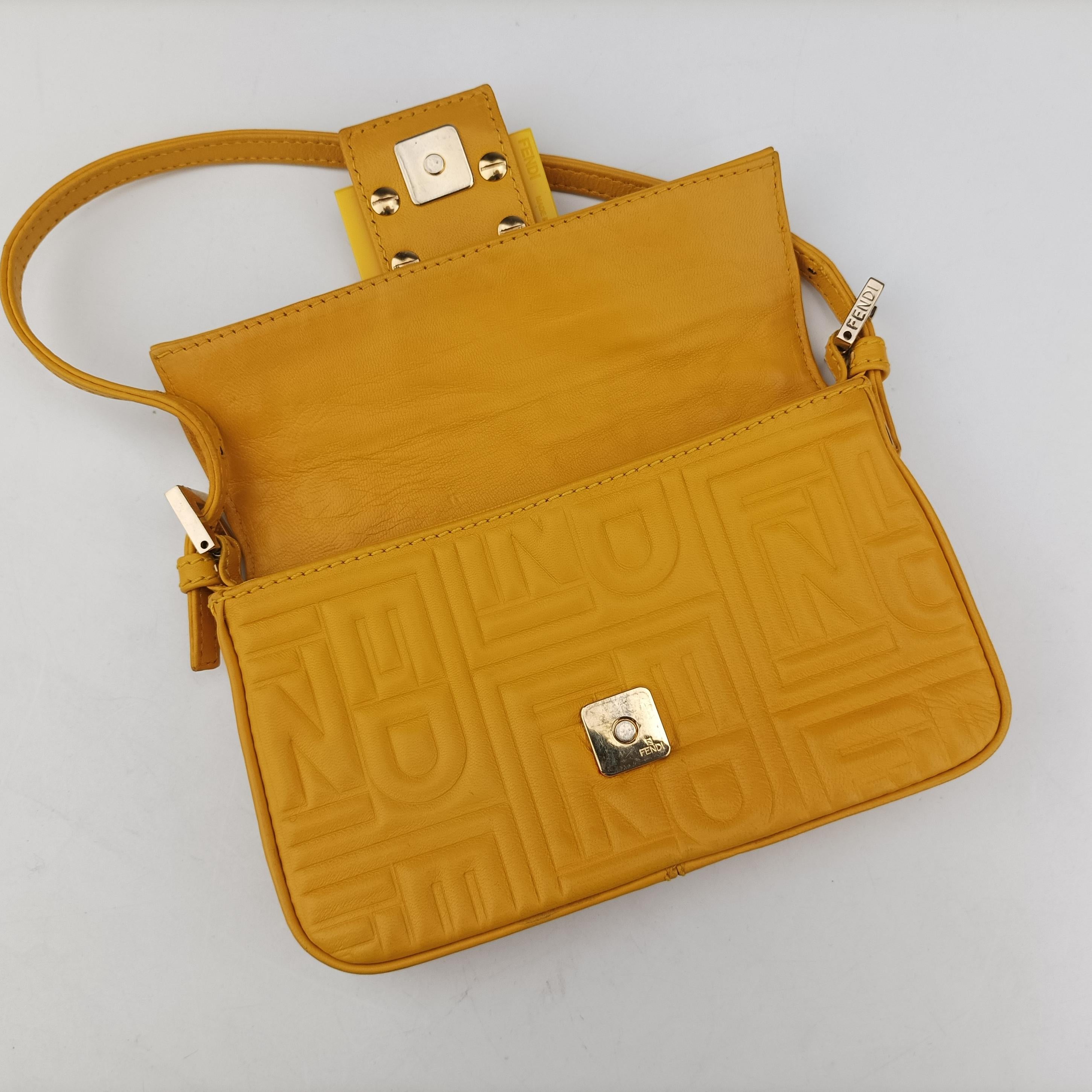 Pre-owned Fendi Mamma Baguette Yellow Leather 8BK060 shoulderbag | stylenewstar