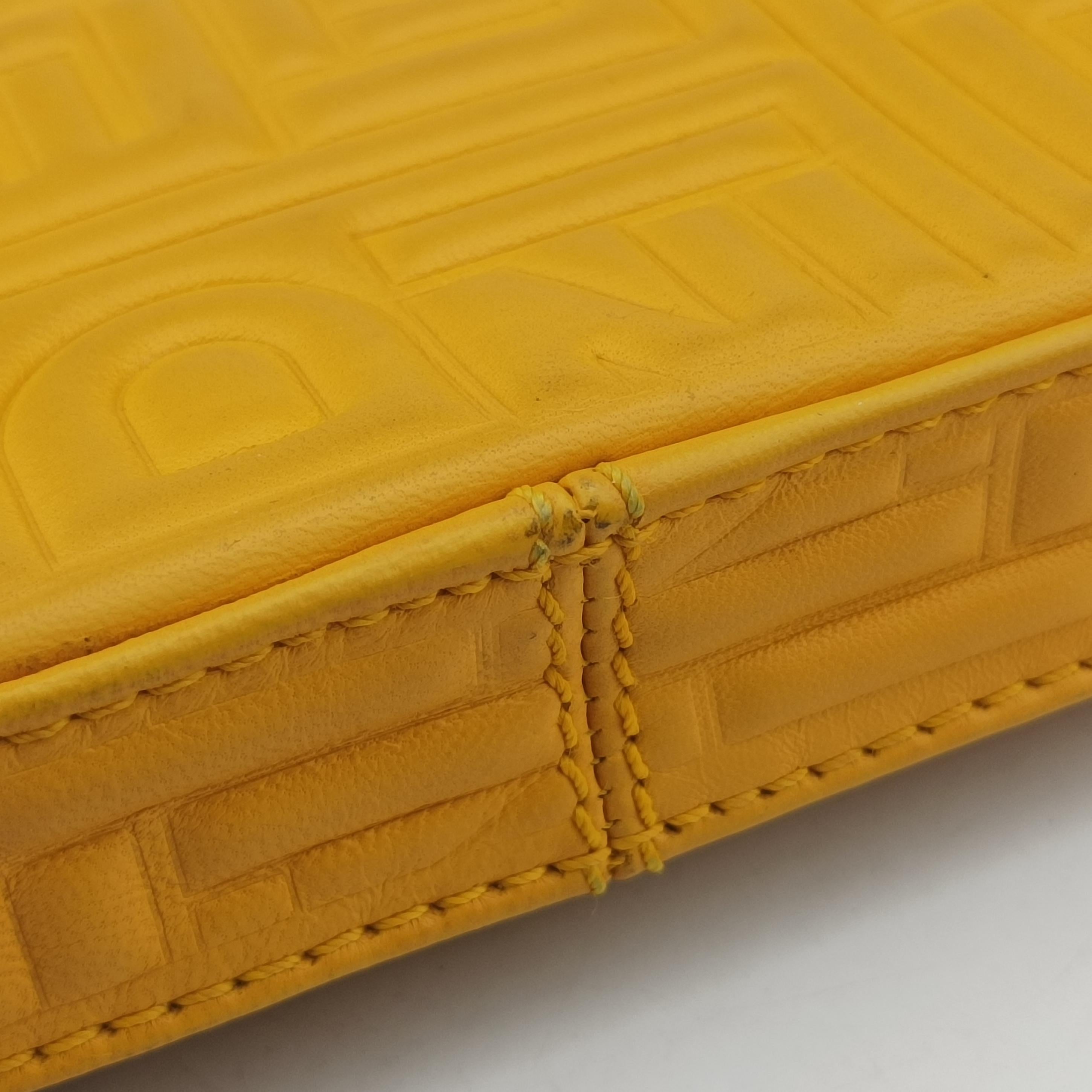 Pre-owned Fendi Mamma Baguette Yellow Leather 8BK060 shoulderbag | stylenewstar