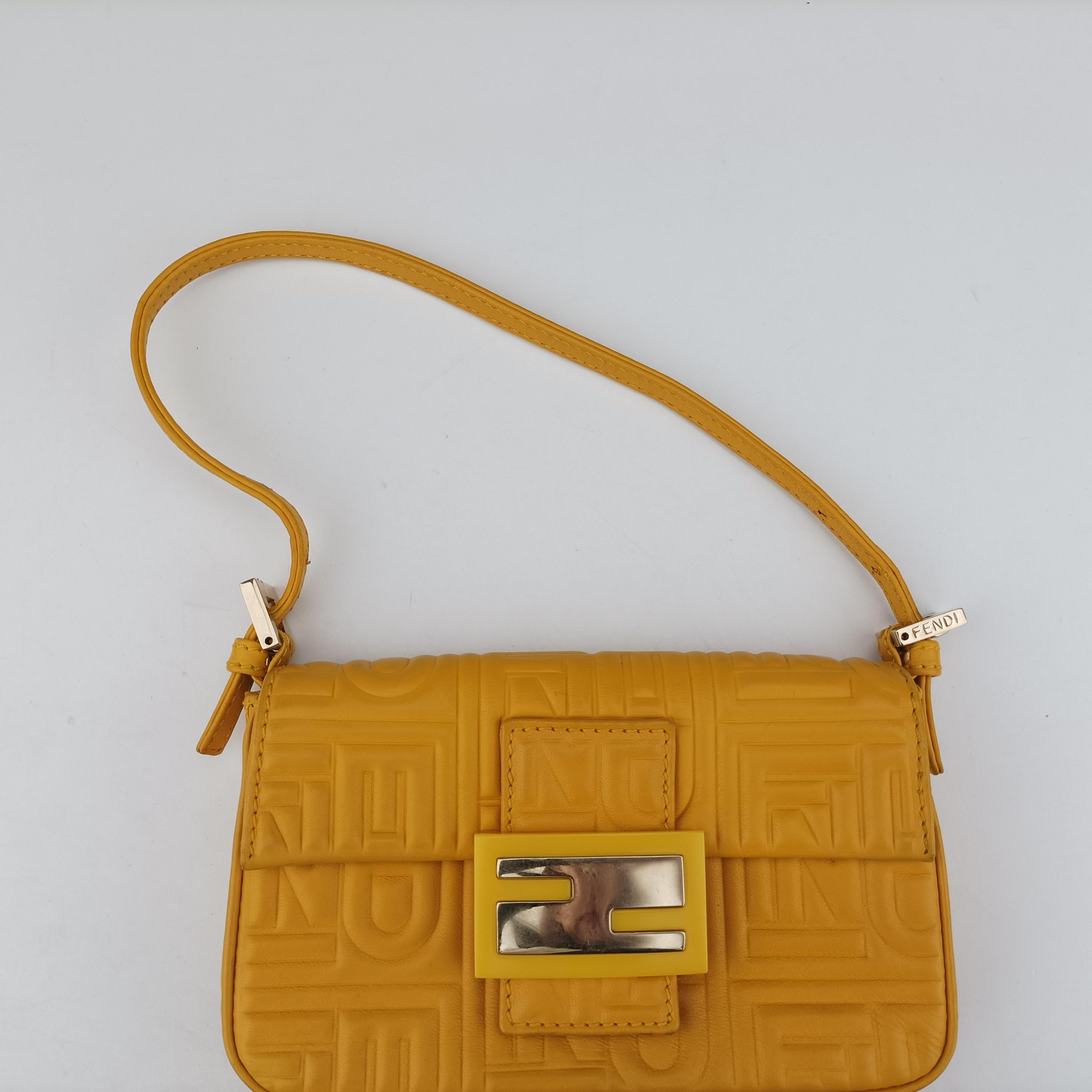 Pre-owned Fendi Mamma Baguette Yellow Leather 8BK060 shoulderbag | stylenewstar