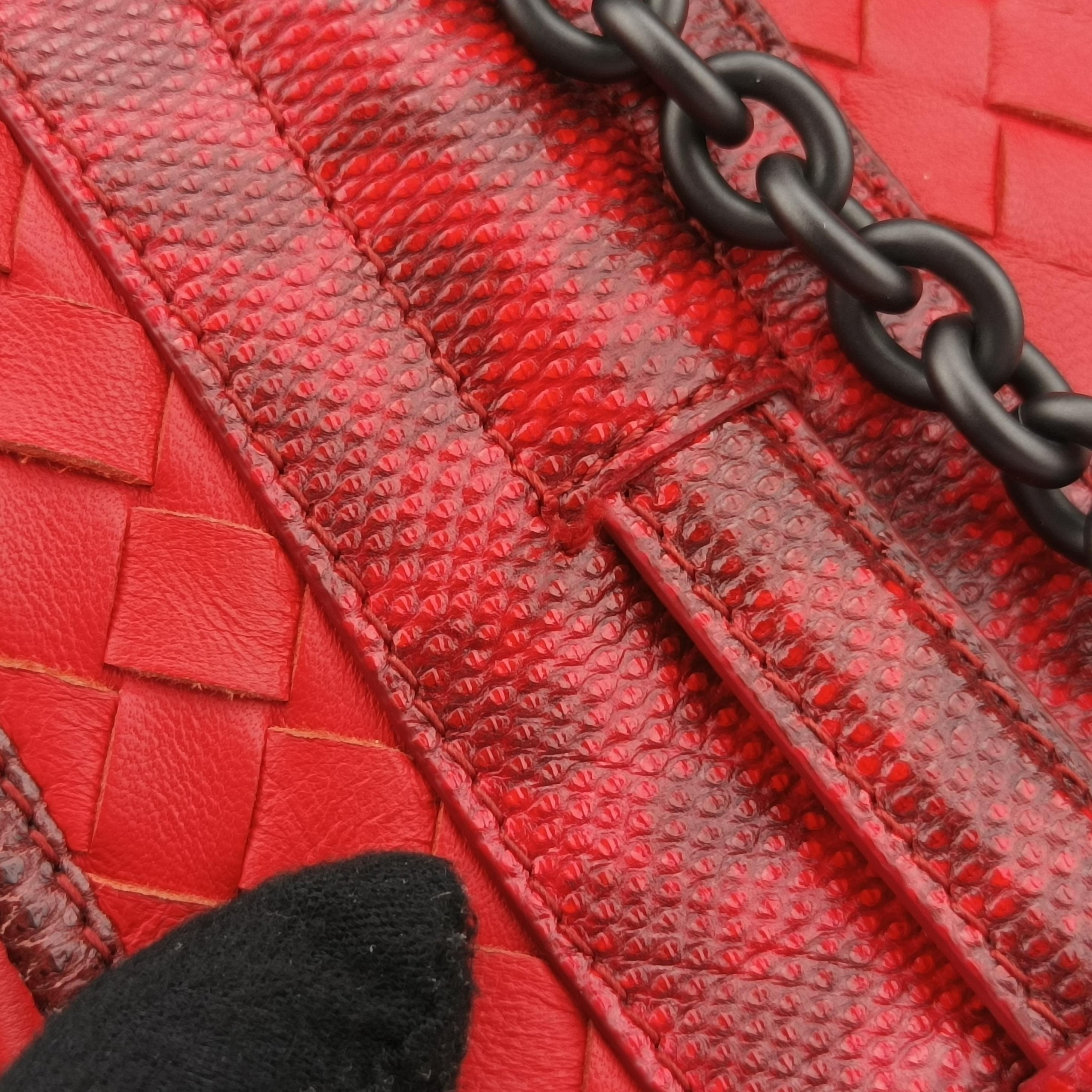 Pre-owned Bottega Veneta Intrecciato Red lambskin  shoulderbag | stylenewstar