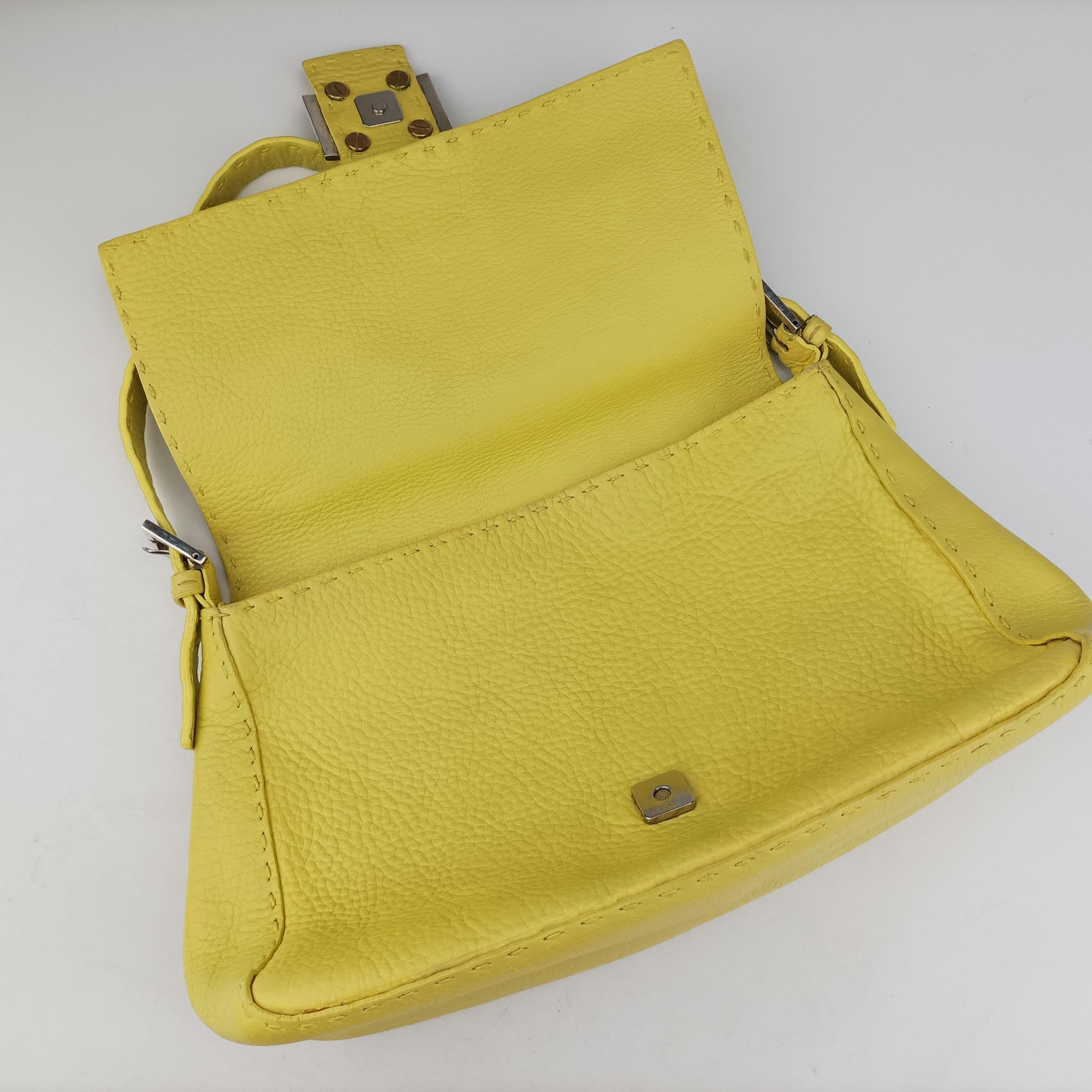 Pre-owned Fendi BAGUETTE Yellow Leather  shoulderbag | stylenewstar