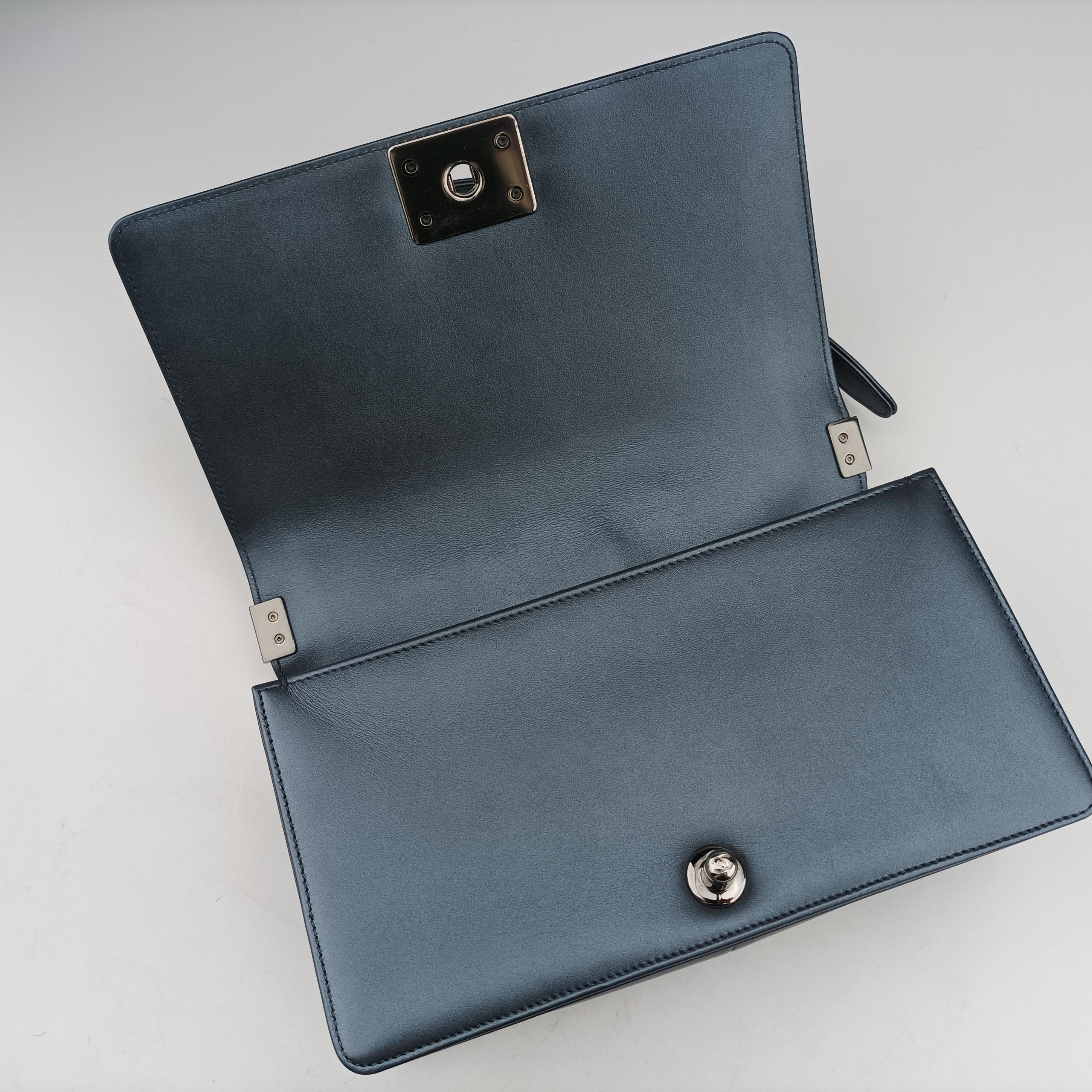 Secondhand Chanel BOY CHANEL Blue leather A67086 shoulderbag | stylenewstar