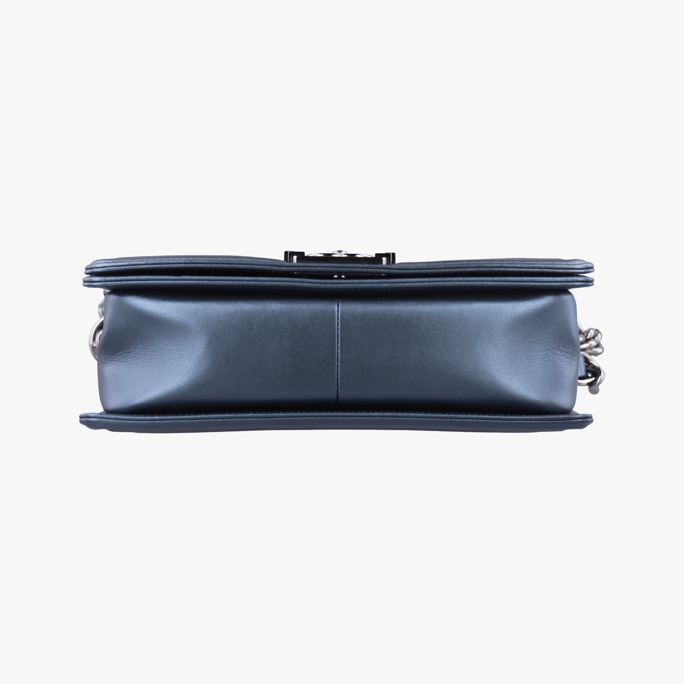 Secondhand Chanel BOY CHANEL Blue leather A67086 shoulderbag | stylenewstar