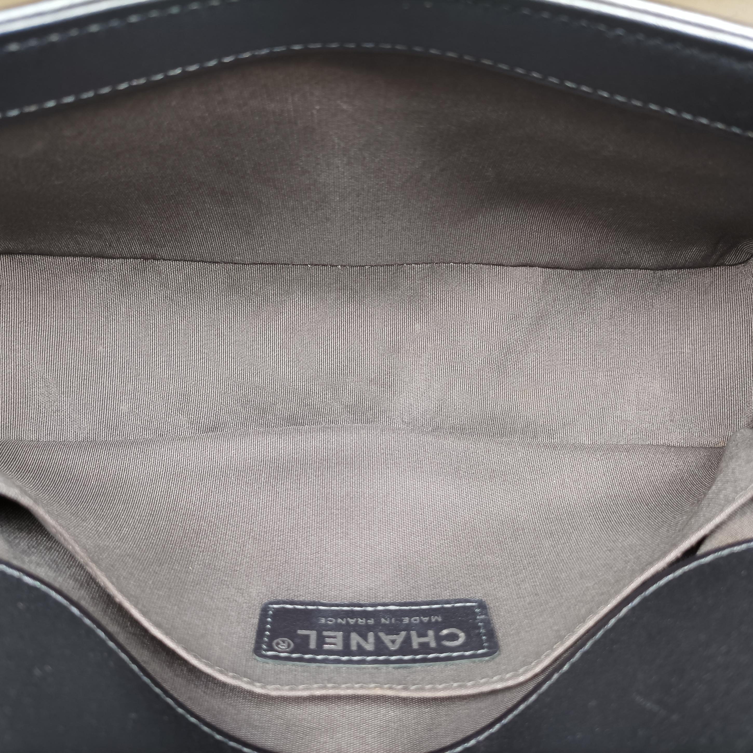 Secondhand Chanel BOY CHANEL Blue leather A67086 shoulderbag | stylenewstar
