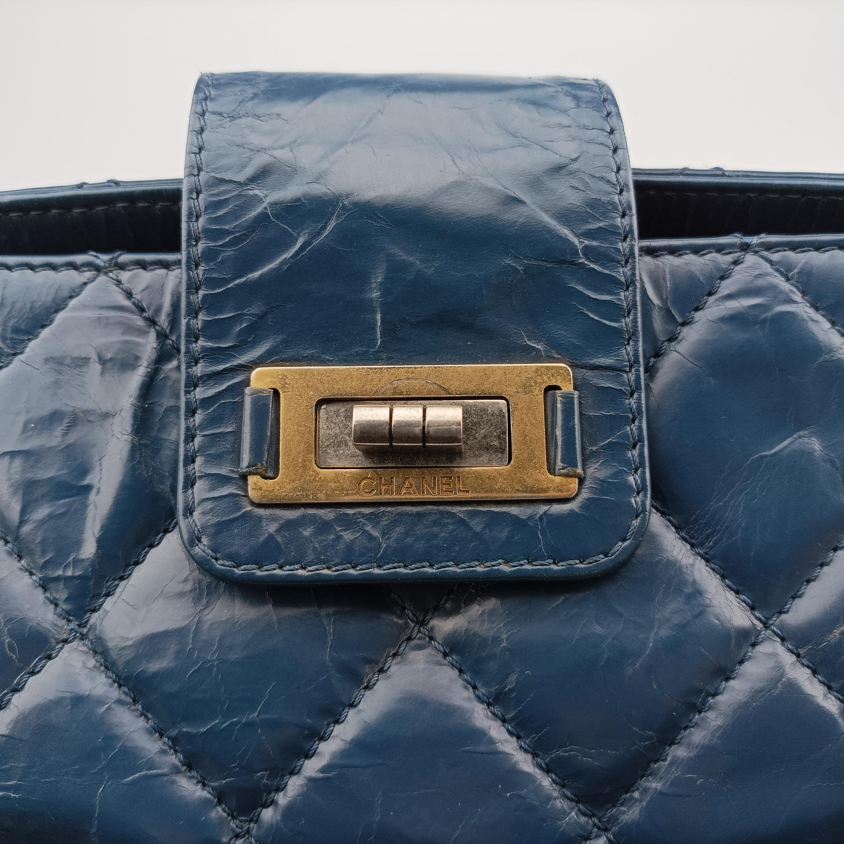 Pre-owned Chanel 2.55 Matelasse Navy Leather A66817 shoulderbag | stylenewstar