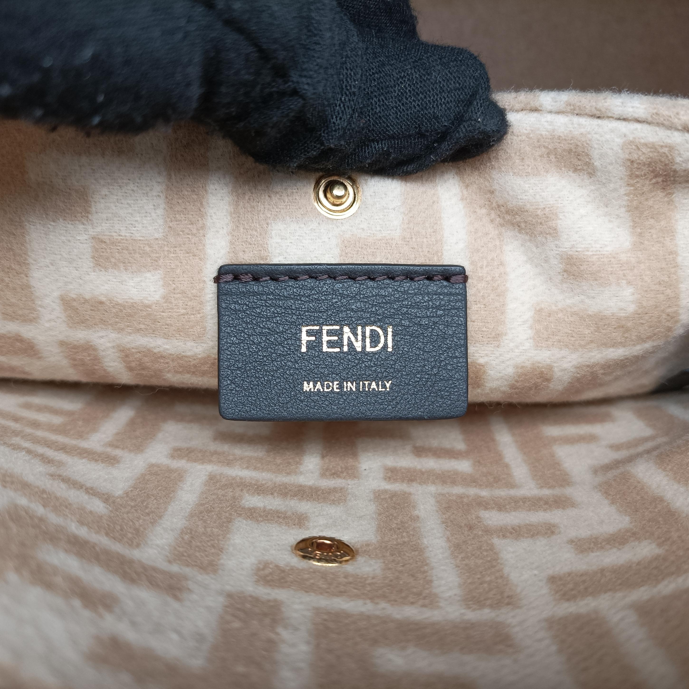 Pre-owned Fendi Peekaboo Beige velor 8BH374 shoulderbag | stylenewstar
