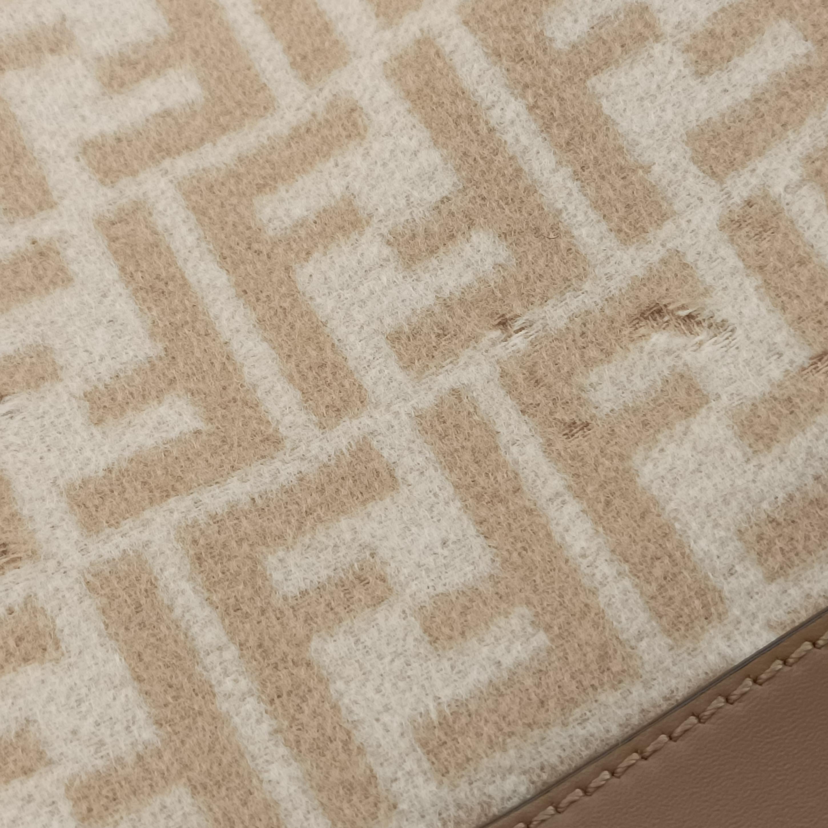 Pre-owned Fendi Peekaboo Beige velor 8BH374 shoulderbag | stylenewstar