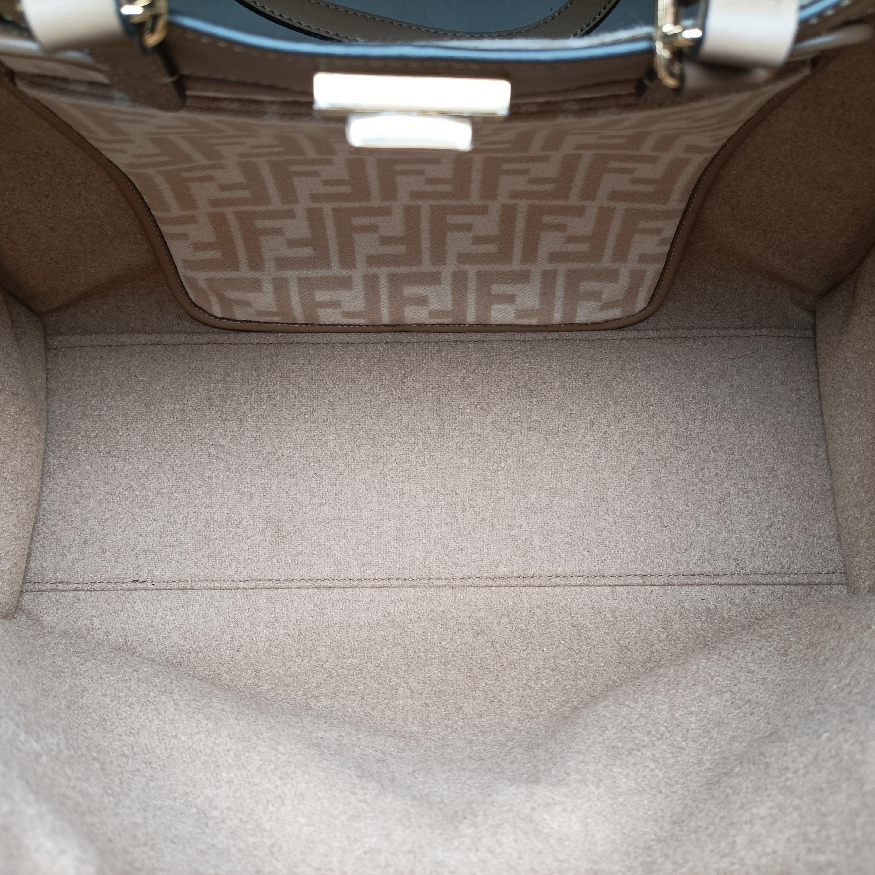 Pre-owned Fendi Peekaboo Beige velor 8BH374 shoulderbag | stylenewstar