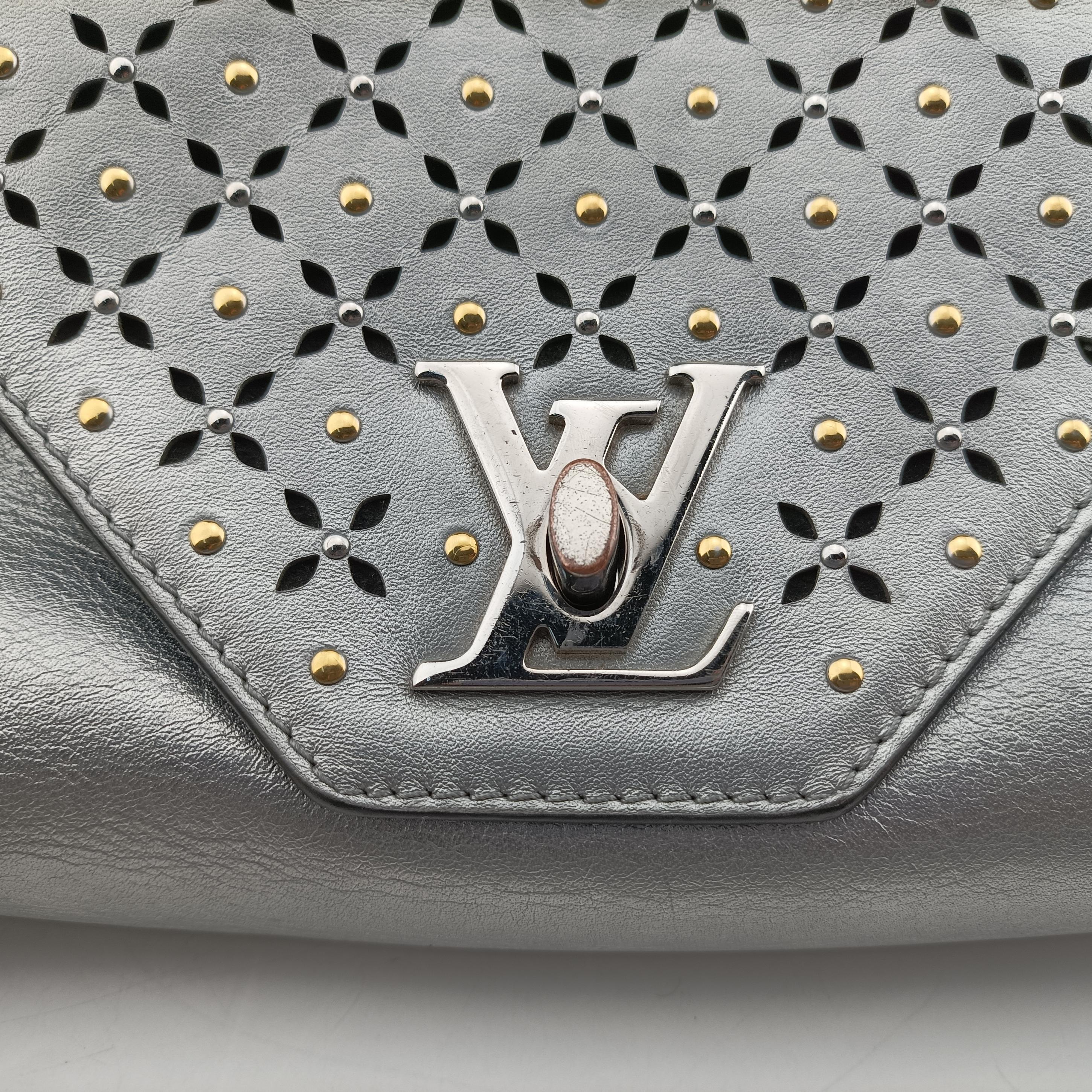 Pre-owned Louis Vuitton Love Note Silver Leather M54872 shoulderbag | stylenewstar